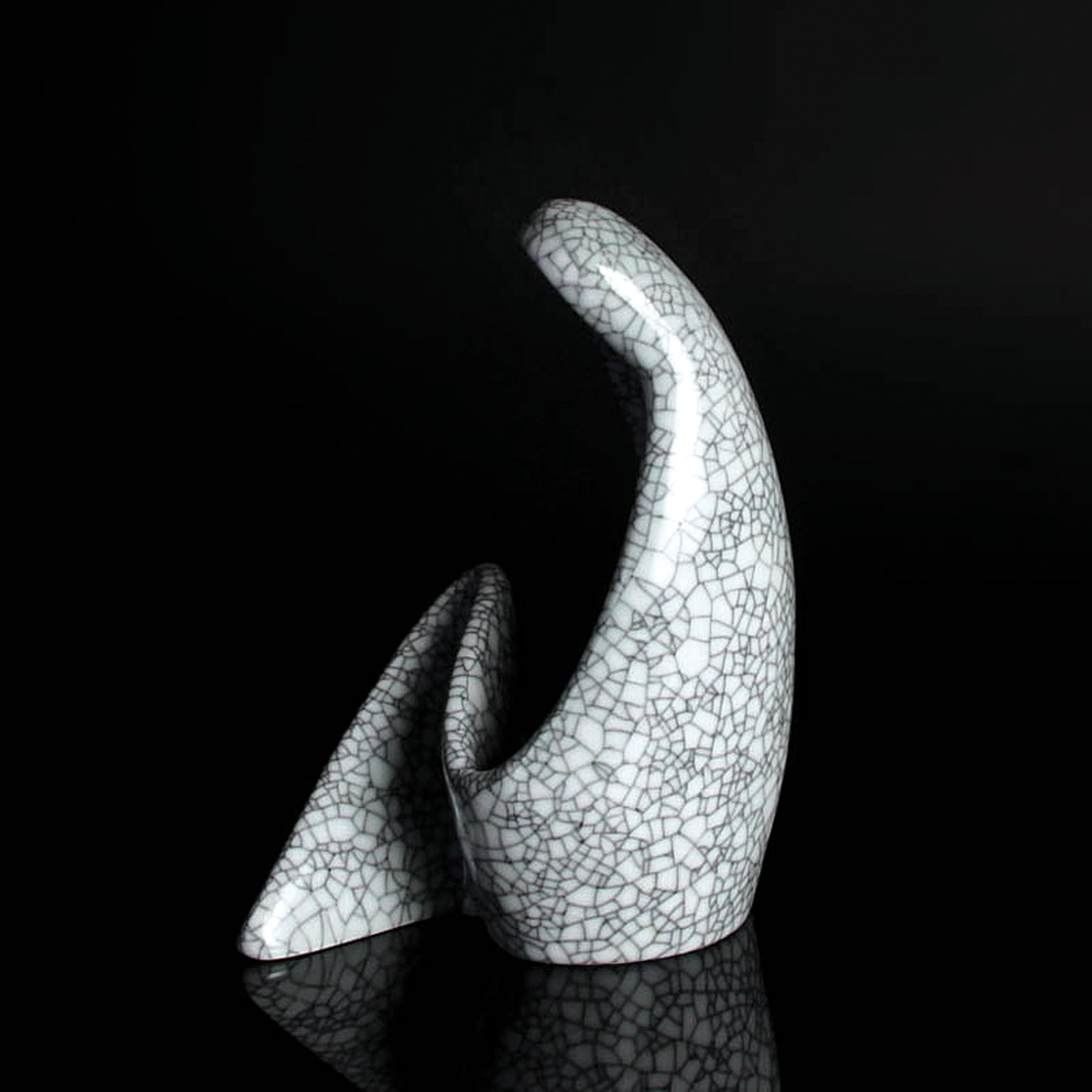 Detail b: Porzellanfigur, Rosenthal, Entwurf Hans Stangl, 50er Jahre, sitzende Frau, krakeliert, am Knie best., H.ca. 26 cm