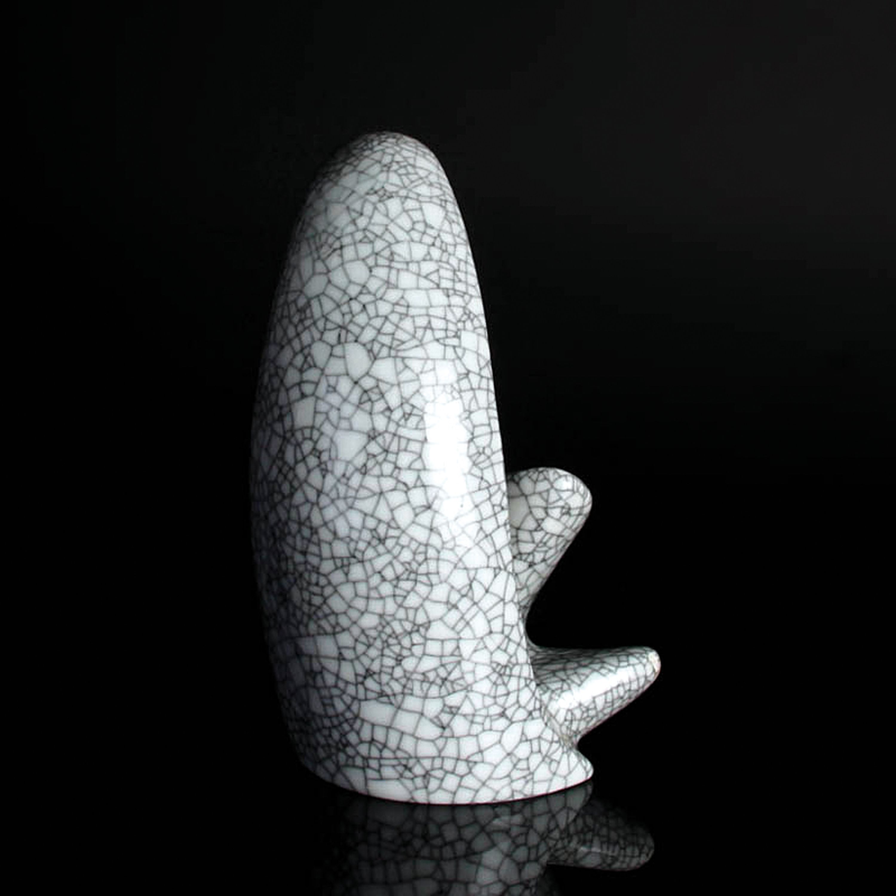 Detail c: Porzellanfigur, Rosenthal, Entwurf Hans Stangl, 50er Jahre, sitzende Frau, krakeliert, am Knie best., H.ca. 26 cm