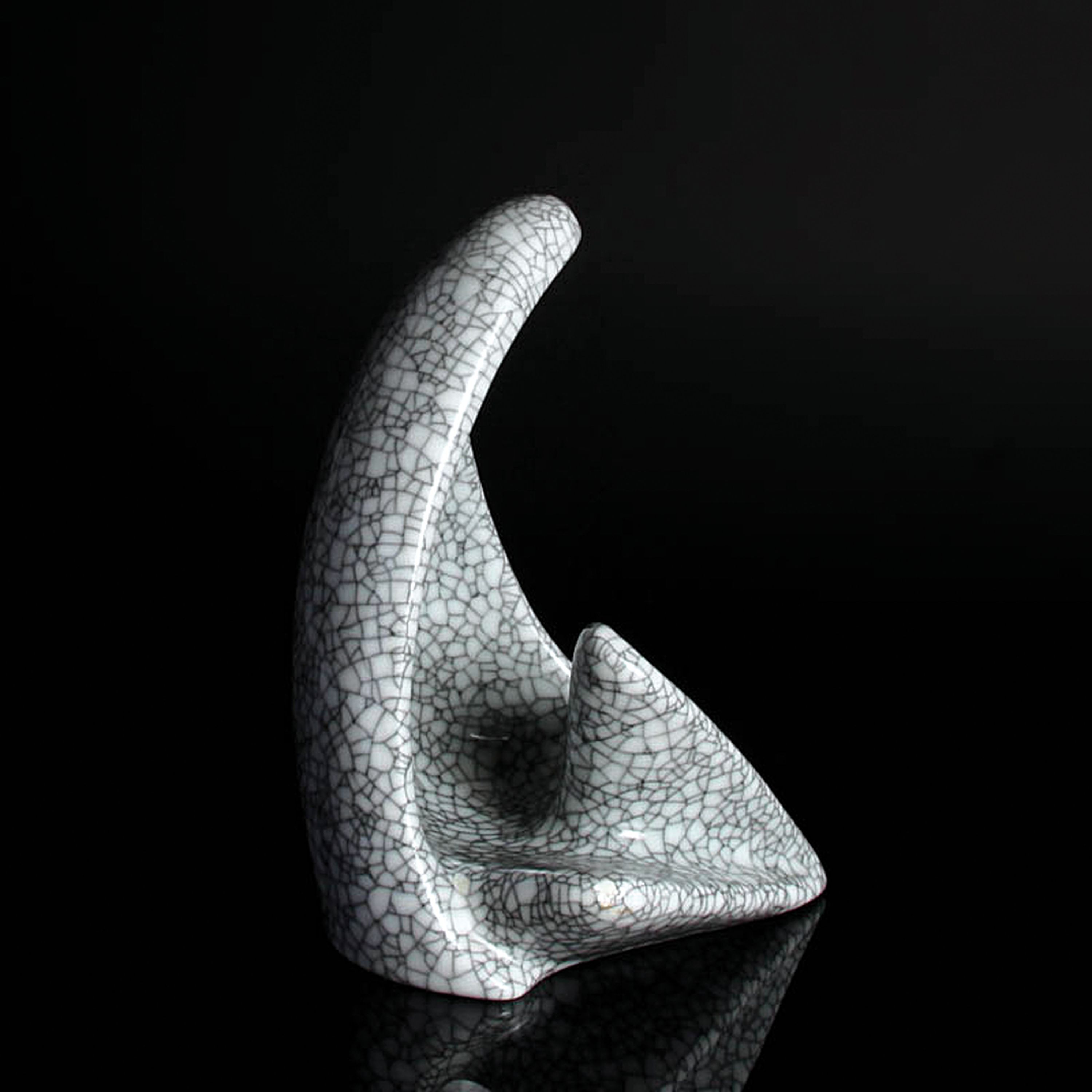 Detail d: Porzellanfigur, Rosenthal, Entwurf Hans Stangl, 50er Jahre, sitzende Frau, krakeliert, am Knie best., H.ca. 26 cm
