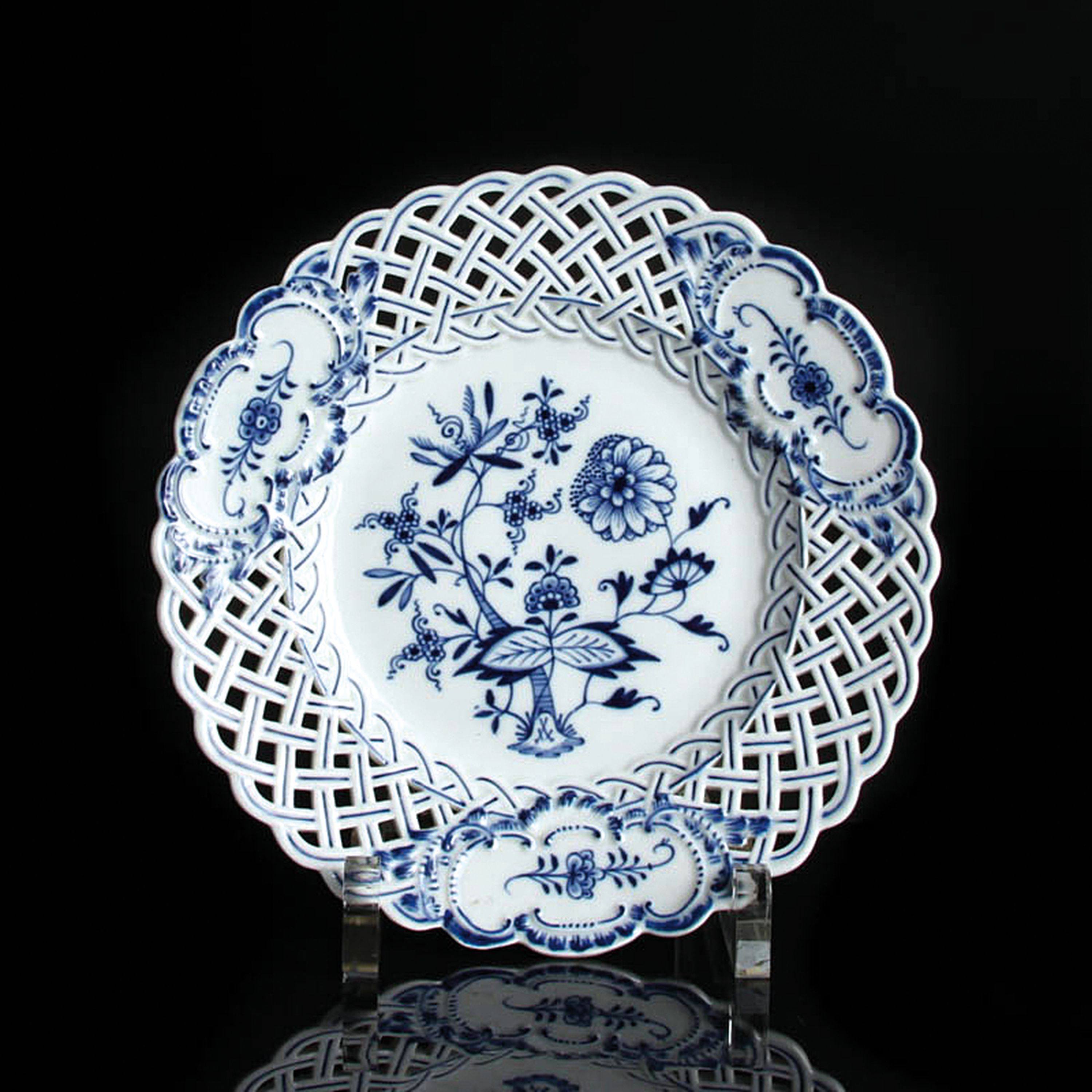 Detail b: Dessertservice/8 Dessertteller und 3 Schalen, Meissen, Zwiebelmuster, 1880-1924, Porzellan, teilweise 2. Wahl, best. aus 8 Dessertteller D. 21 cm ...