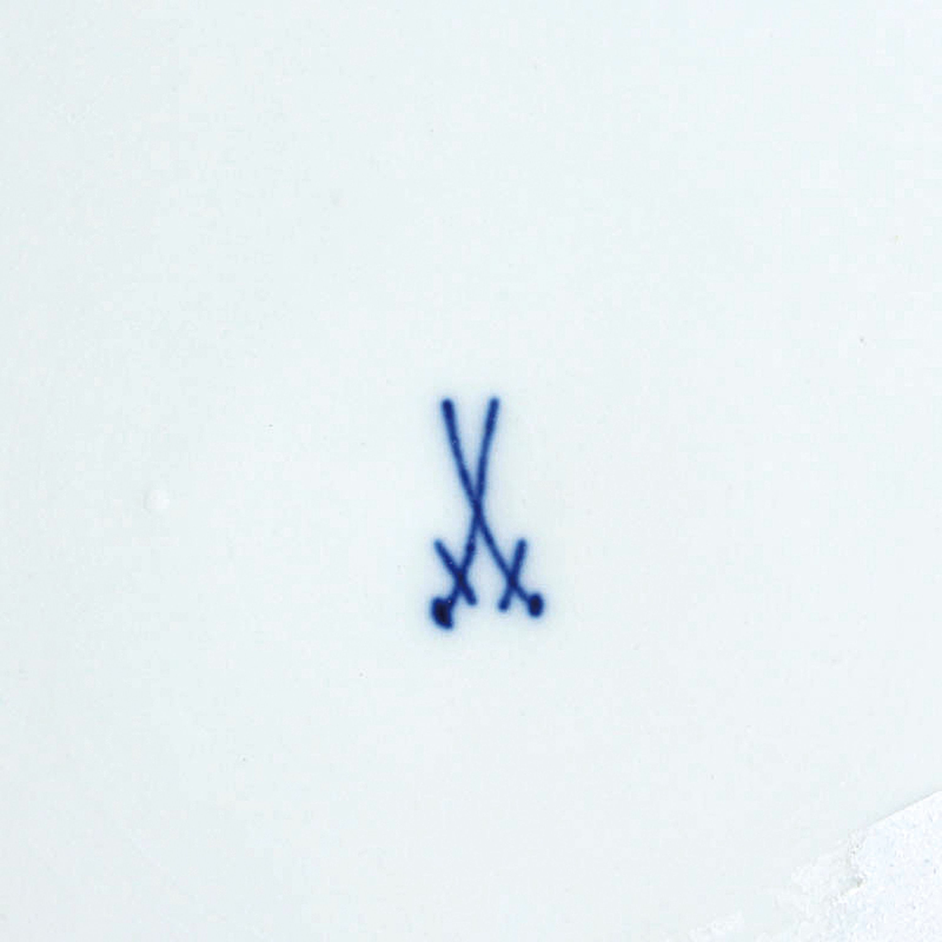 Detail j: Dessertservice/8 Dessertteller und 3 Schalen, Meissen, Zwiebelmuster, 1880-1924, Porzellan, teilweise 2. Wahl, best. aus 8 Dessertteller D. 21 cm ...