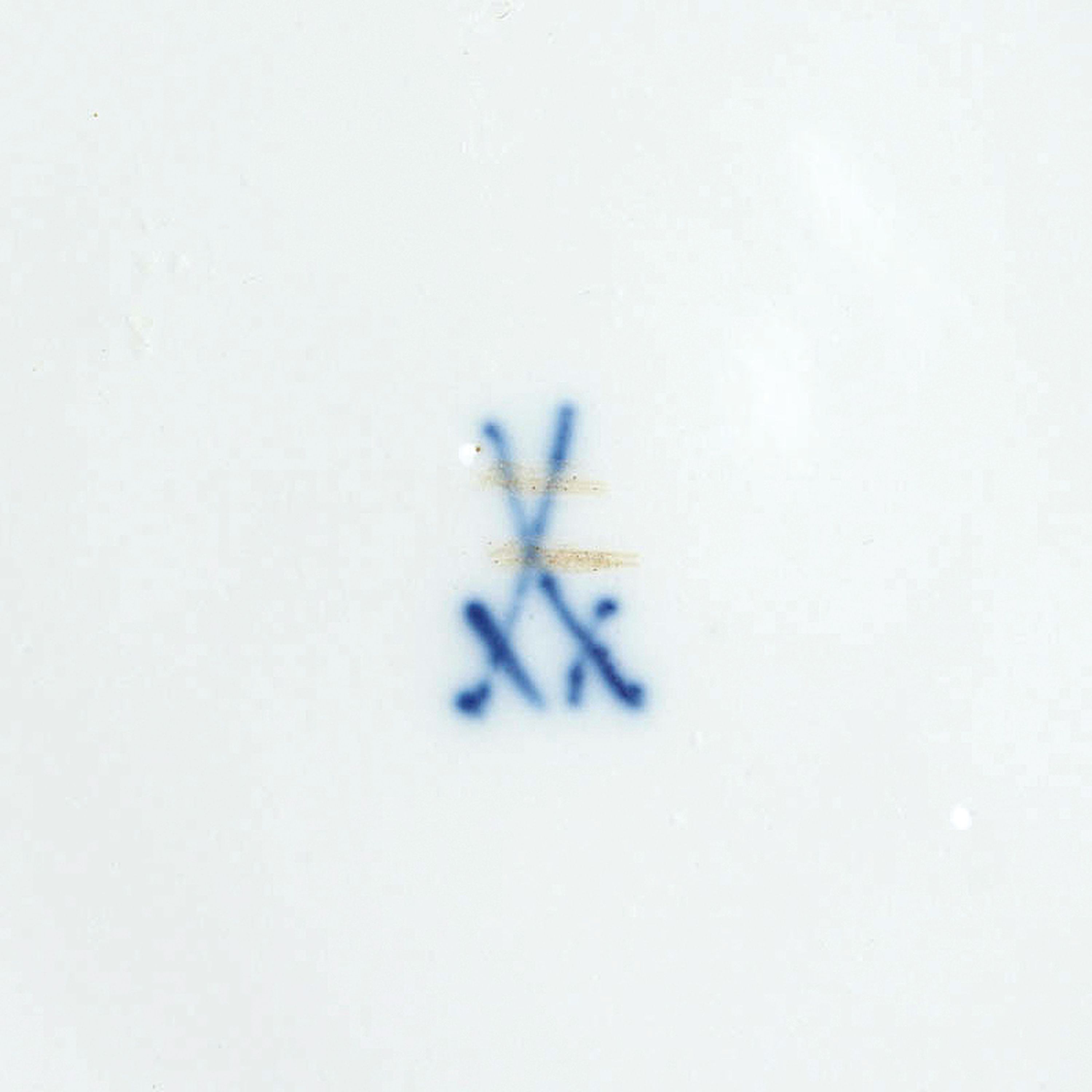 Detail k: Dessertservice/8 Dessertteller und 3 Schalen, Meissen, Zwiebelmuster, 1880-1924, Porzellan, teilweise 2. Wahl, best. aus 8 Dessertteller D. 21 cm ...