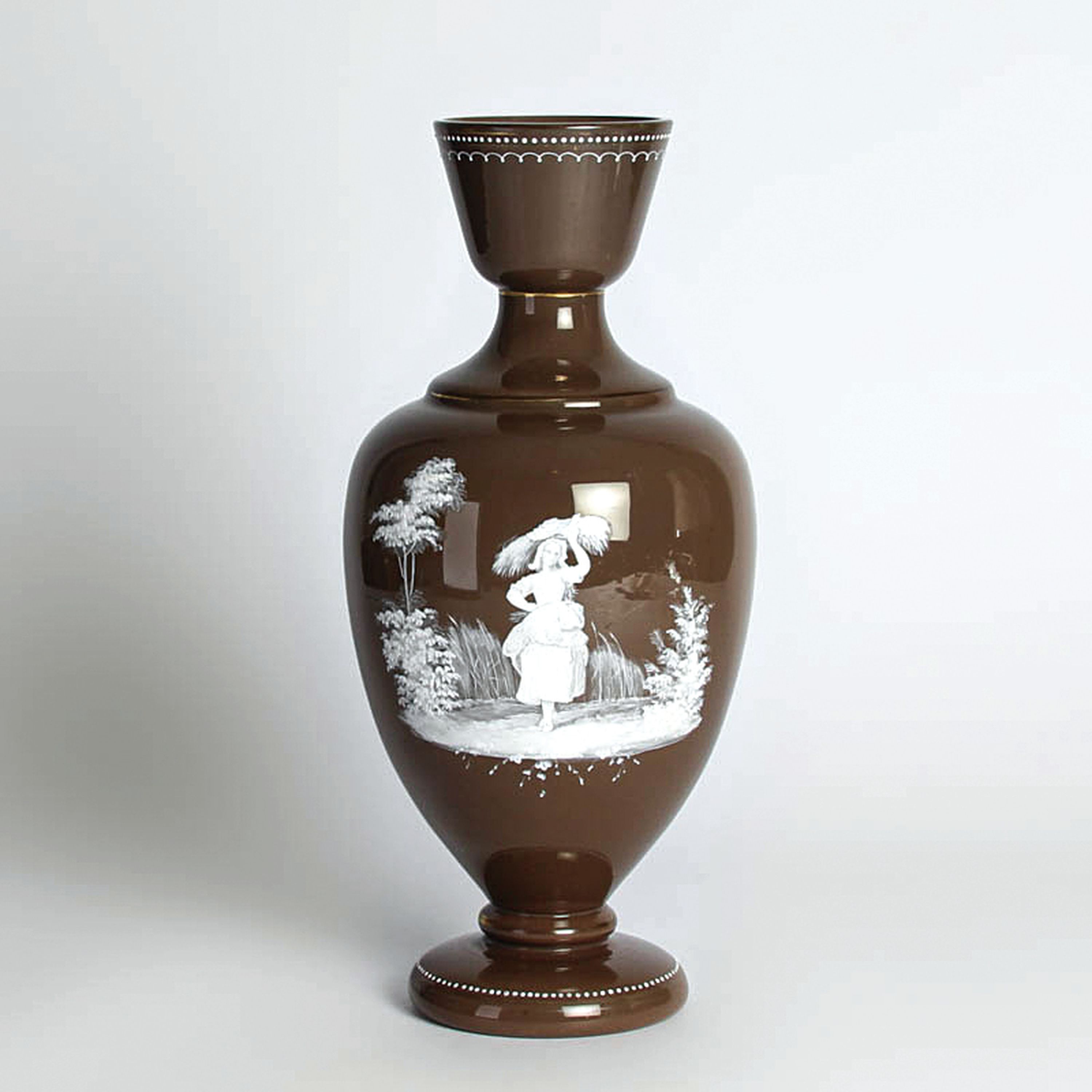 Balustervase, wl. Frankreich, um 1890,, opak-braunes Glas, weiße Emailbemalung, elegante Magd mit Korn, Goldrand, H. ca. 33.5 cm, B. ca. 13 cm, l. ...