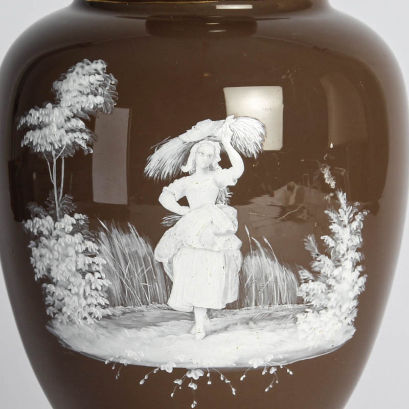 Detail b: Balustervase, wl. Frankreich, um 1890,, opak-braunes Glas, weiße Emailbemalung, elegante Magd mit Korn, Goldrand, H. ca. 33.5 cm, B. ca. 13 cm, l. ...