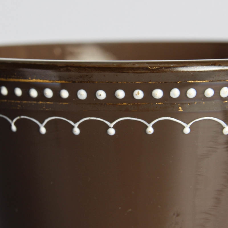 Detail g: Balustervase, wl. Frankreich, um 1890,, opak-braunes Glas, weiße Emailbemalung, elegante Magd mit Korn, Goldrand, H. ca. 33.5 cm, B. ca. 13 cm, l. ...