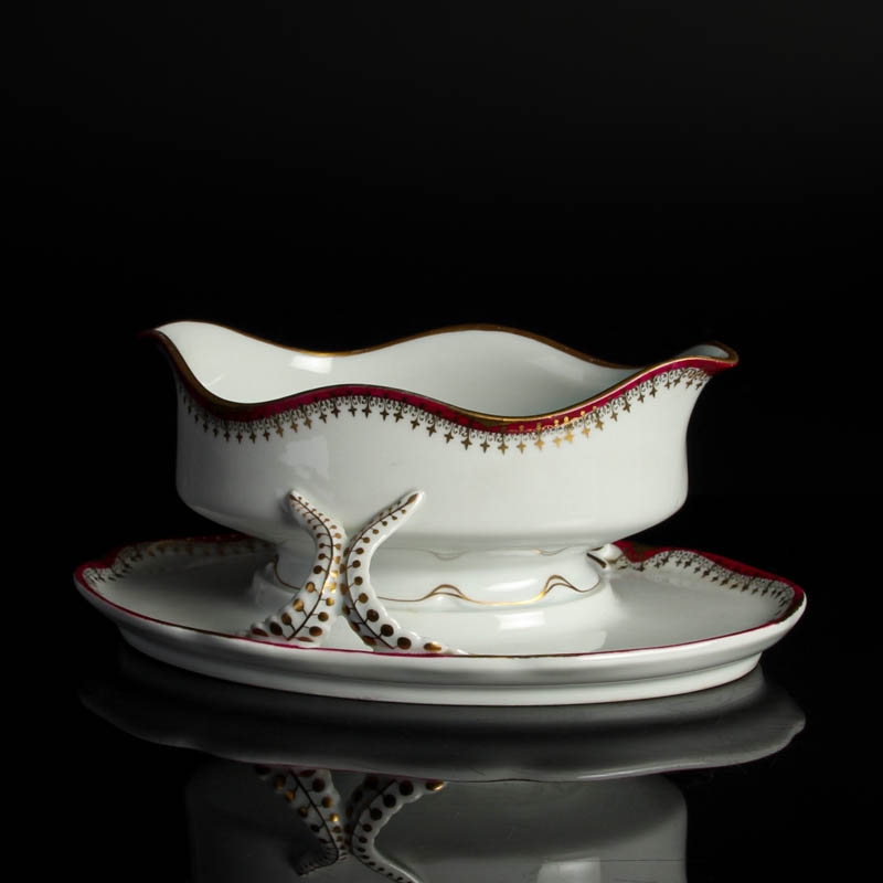 Detail f: Speiseservice, Rosenthal, Secession Madeleine Königsberg Brandstädter, um 1920, Porzellan, weiß mit purpurfarbenem Rand mit Goldstaffage, 18 ...