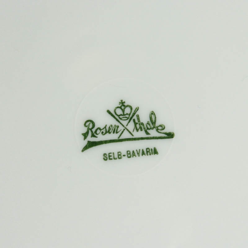 Detail l: Speiseservice, Rosenthal, Secession Madeleine Königsberg Brandstädter, um 1920, Porzellan, weiß mit purpurfarbenem Rand mit Goldstaffage, 18 ...