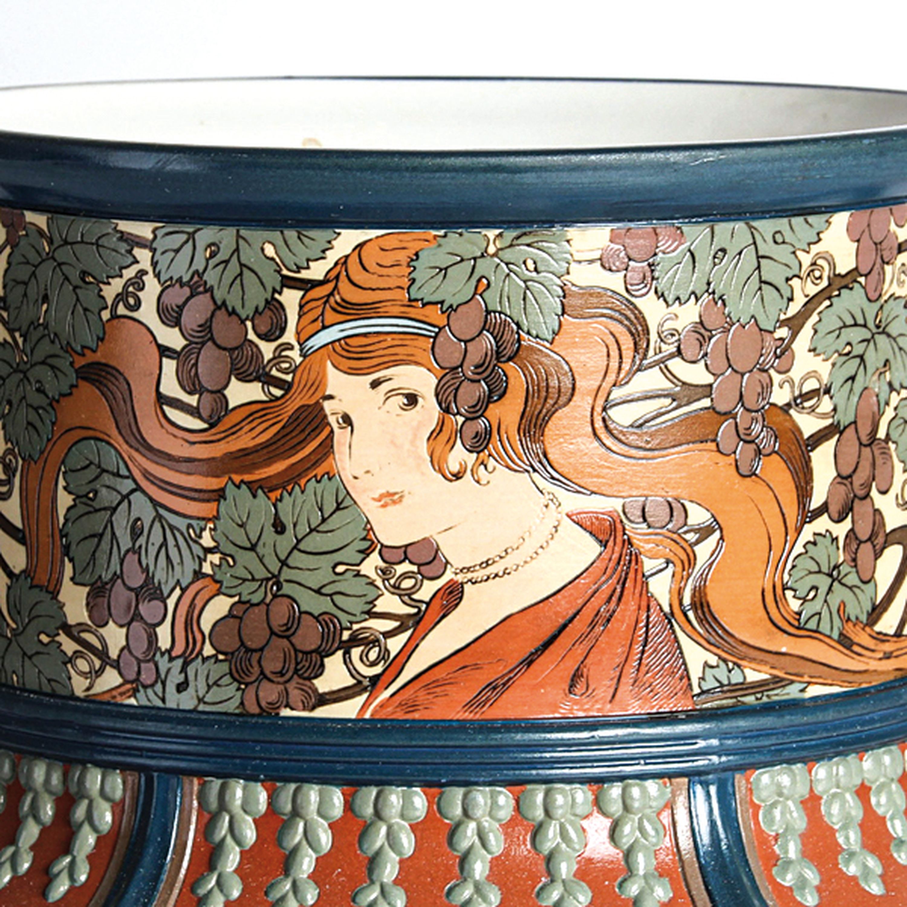 Detail d: Bowle/Gefäß, Jugendstil, Villeroy & Boch, Mettlach, Entwurf wohl Hans Christiansen, Modell 2814, 1909, Feinsteinzeug, bunt staffiert, z.T. geritzt, ...