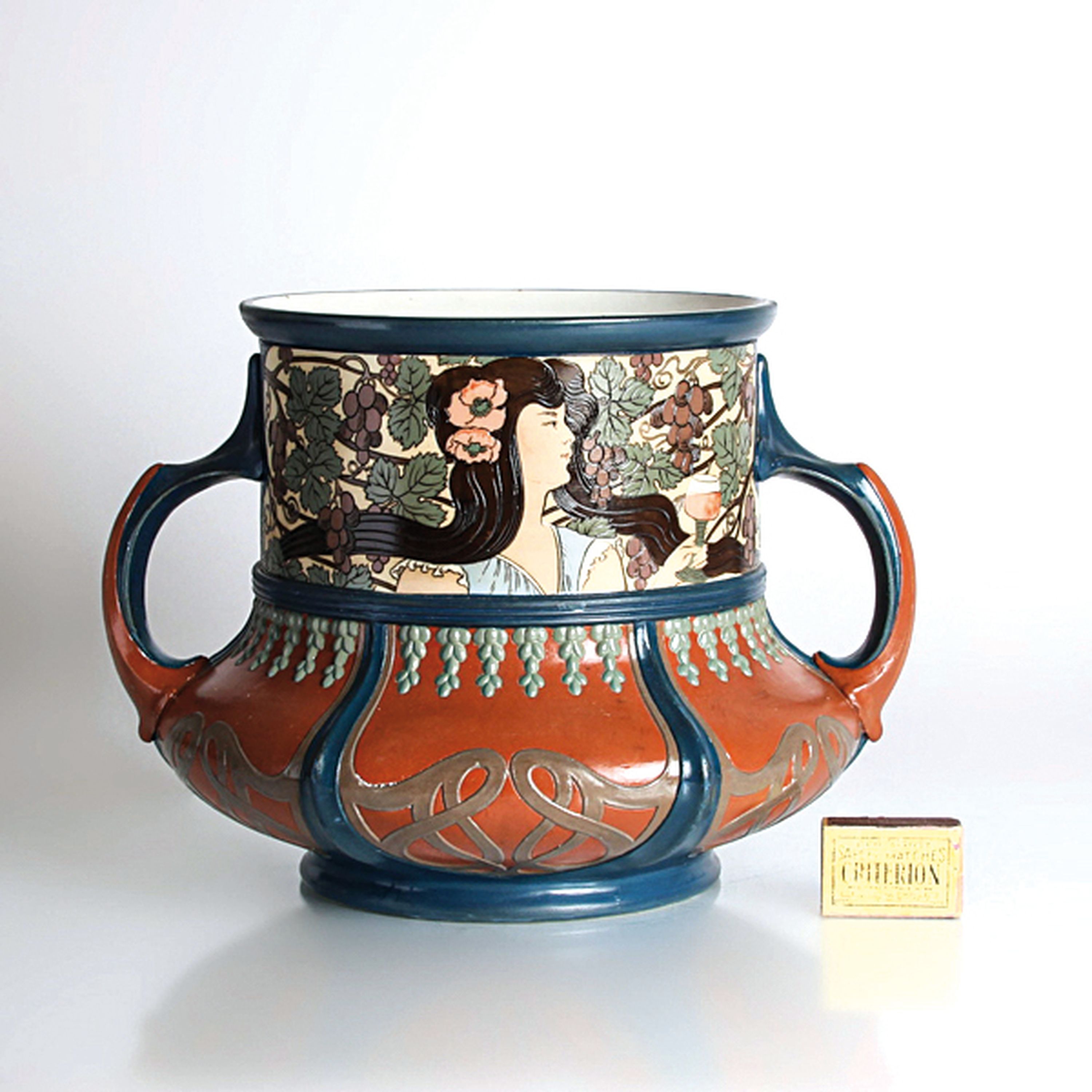 Detail i: Bowle/Gefäß, Jugendstil, Villeroy & Boch, Mettlach, Entwurf wohl Hans Christiansen, Modell 2814, 1909, Feinsteinzeug, bunt staffiert, z.T. geritzt, ...