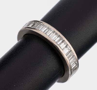 Image 26884404 - 18 kt Gold Diamant-Ring, WG 750/000, Diamantbaguettes zus. ca. 3.0 ct ...