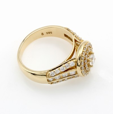 26884447a - Ring mit Brillanten, GG 585/000, runder Ringkopf, 62 Brill. z.T. in Kanalfassung zus. ...