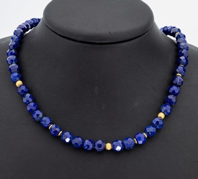 Image Lapislazuli-Collier, Karabinerschließe und Zwischenkugeln Silber vergoldet, ...