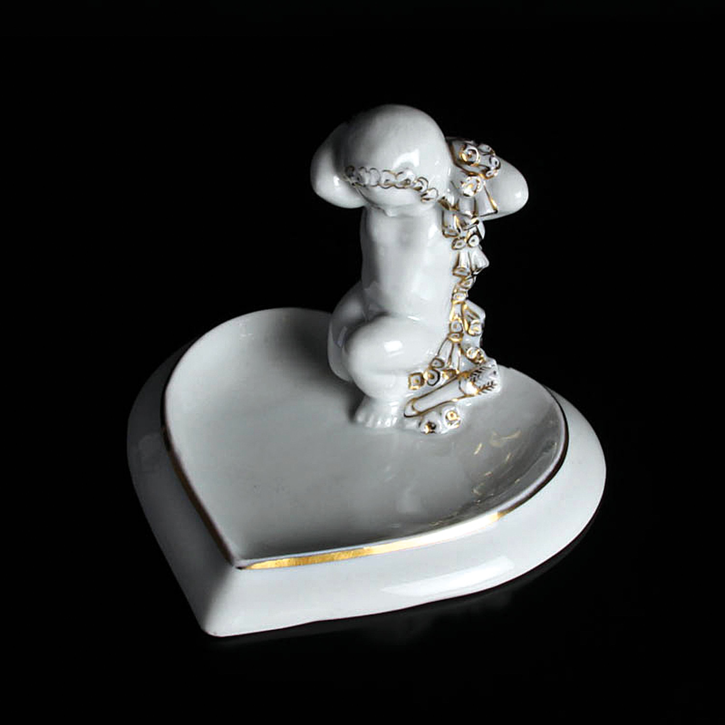 Porzellanfigur, Lorenz Hutschenreuther, Abteilung für Kunst, um 1915,, Amor auf Herzschale sitzend, ca. 9 13.5 x 13 cm