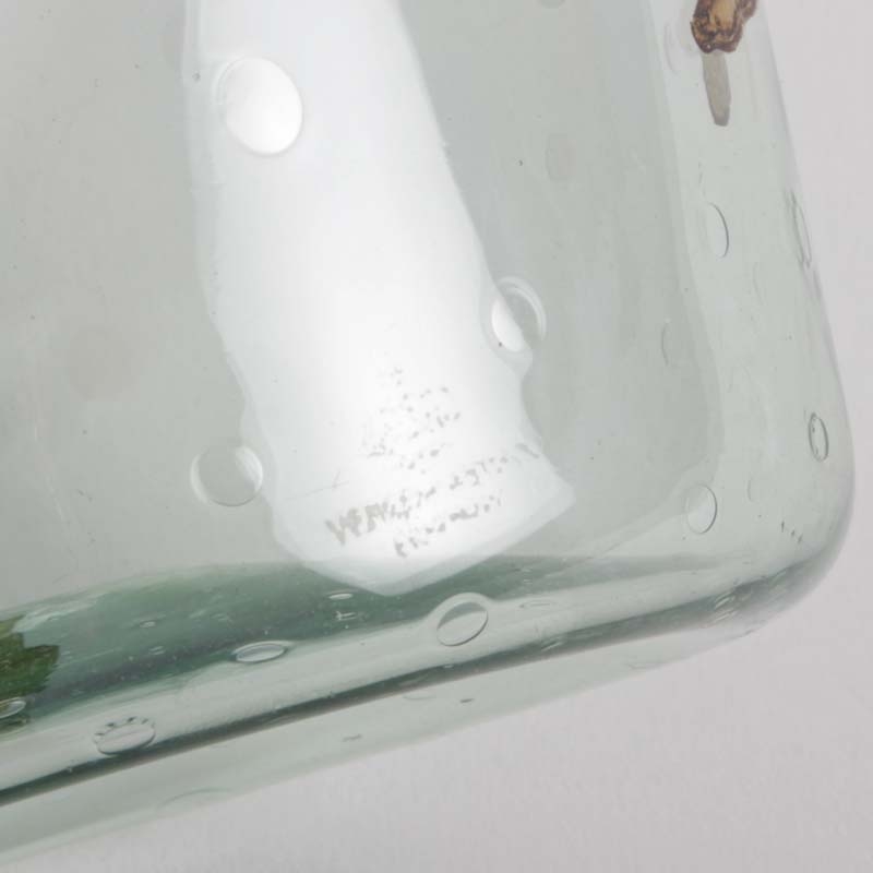 Detail c: Große Bechervase, Venezia Murano,, 20. Jh., grünliches Glas mit eingestochenen Luftblasen,mit drei Heiligendarstellungen: San Agapitus; San ...