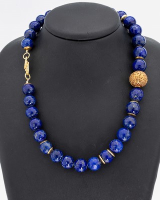 Image Lapislazuli-Collier, Zwischenkugel und -elemente Silber vergoldet, Kugeld. ca. 11.7 - ...