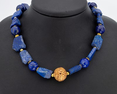 Image Lapislazuli-Collier, S-Schließe, Zwischenkugel und Monturen Silber vergoldet, ...