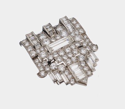 Image Art Deco Platin Diamant-Brosche, um 1925, Pt gepr., geometrische Formsprache, 56 ...