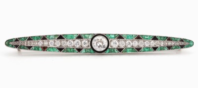 26884597a - Außergewöhnliche Art Deco Platin Diamant- Smaragd-Onyx-Brosche, um 1920, Pt ...