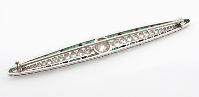 26884597b - Außergewöhnliche Art Deco Platin Diamant- Smaragd-Onyx-Brosche, um 1920, Pt ...