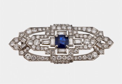 Image Platin Saphir-Diamant-Brosche, um 1930, Pt gepr., mittig facett. Saphir ca. 1.10 ct, 92 ...
