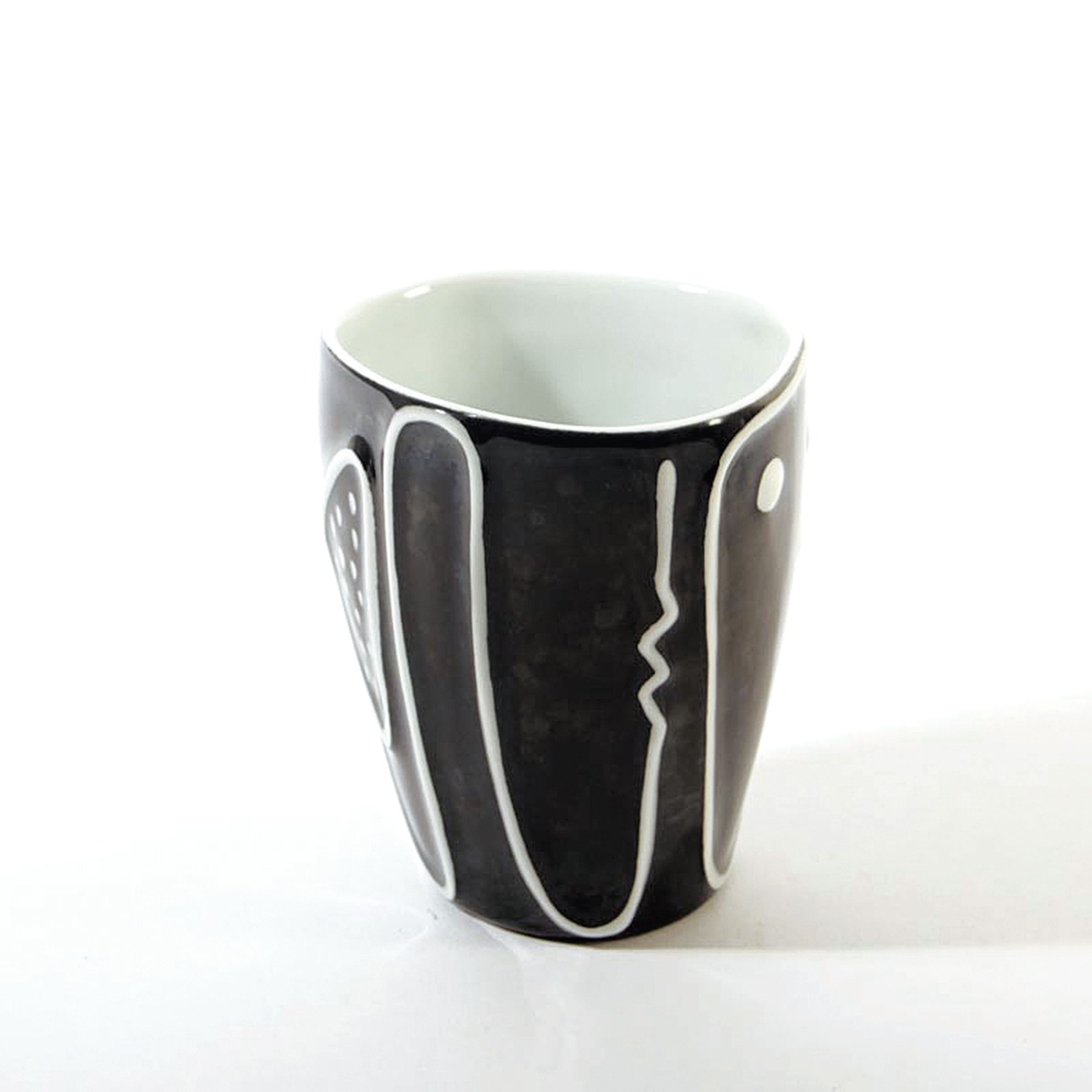 Design-Becher/Vase, Entwurf Beate Kuhn, Rosenthal, 50er Jahre, Becherform mit umlaufendem reliefiertem Dekor, schwarzgrundig mit ausgespartem weißem ...
