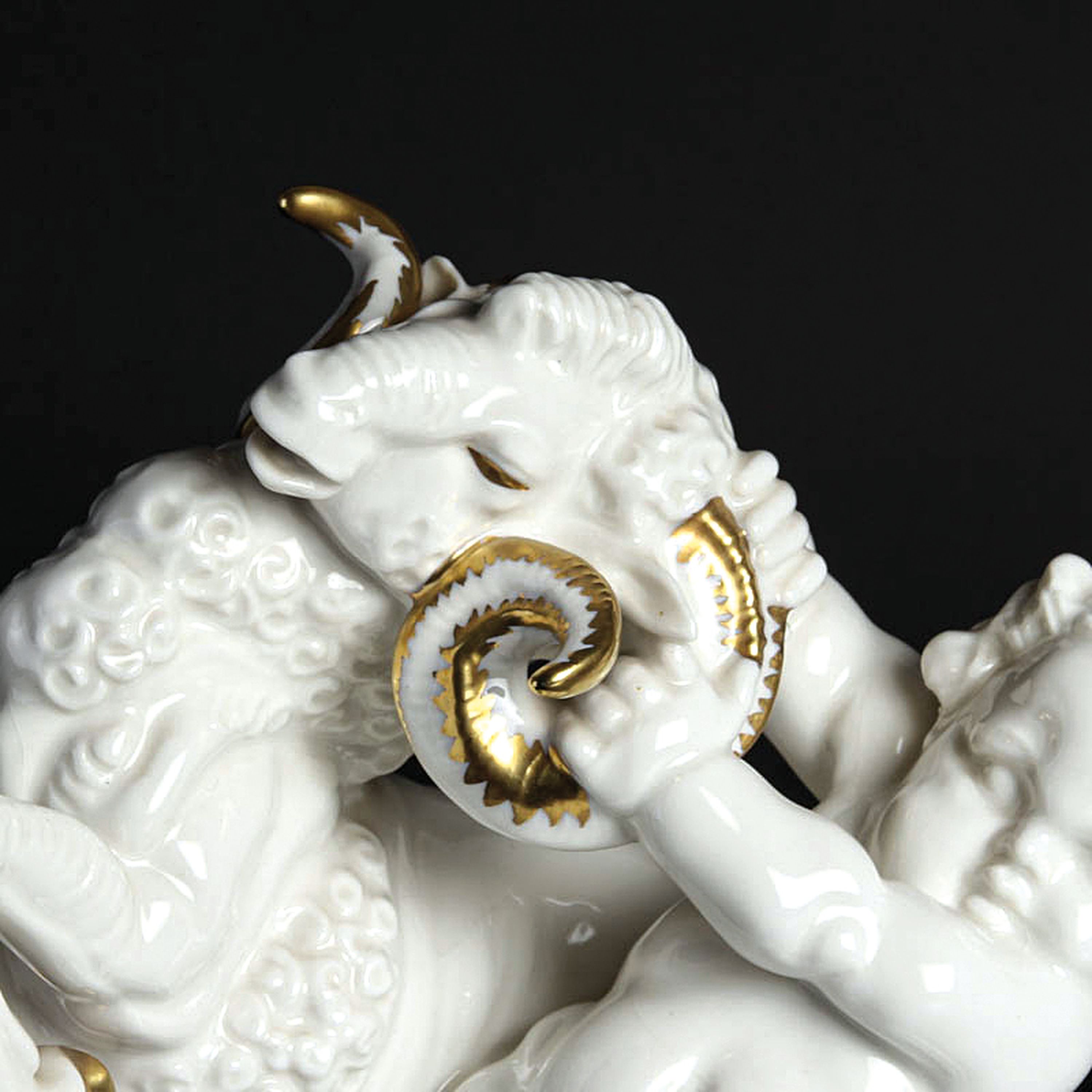Detail b: Porzellanfigur, "Übermut", Hutschenreuther, Entwurf Karl Tutter um 1929-38, Darstellung eines Puttos, einen aufbäumenden Widder bei den ...