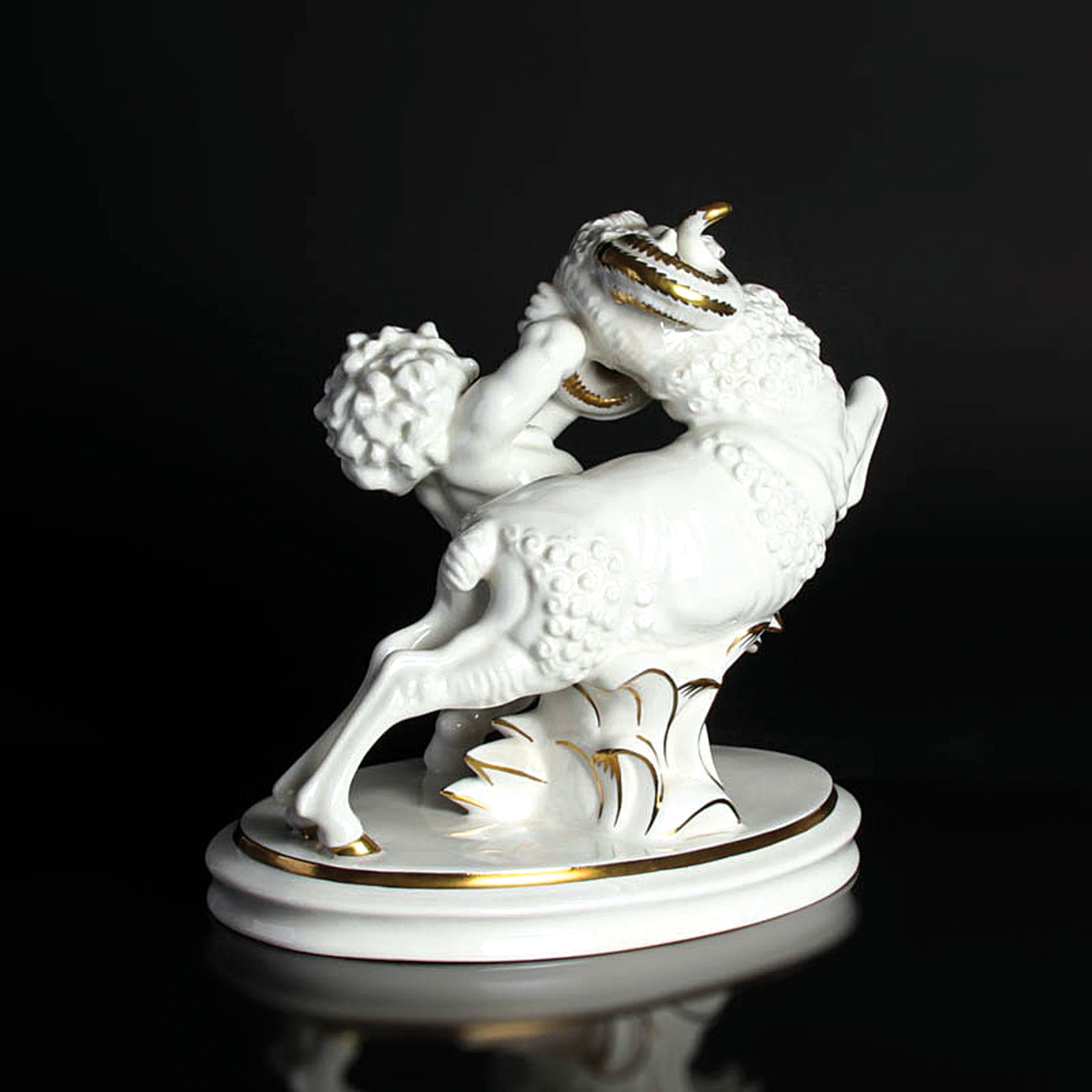 Detail f: Porzellanfigur, "Übermut", Hutschenreuther, Entwurf Karl Tutter um 1929-38, Darstellung eines Puttos, einen aufbäumenden Widder bei den ...