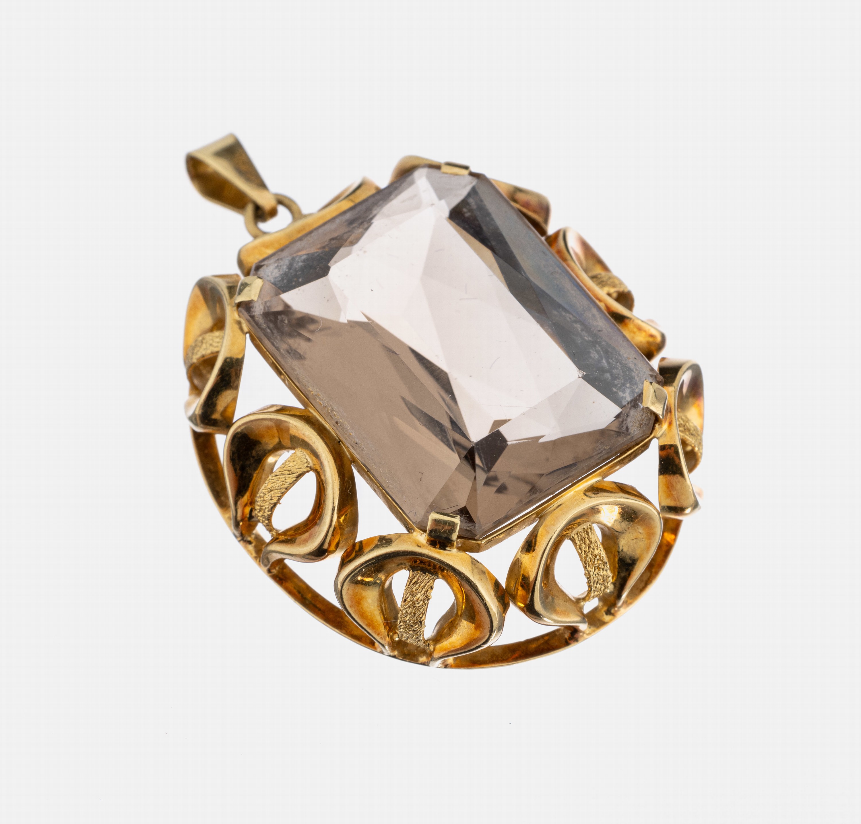14 kt Gold Rauchquarz-Anhänger, 1950er Jahre, GG 585/000, Rauchquarz im Emerald-Cut ca. 28.00 ct, aufwändige Unterkaderung z.T. sat., Meistermarke ...
