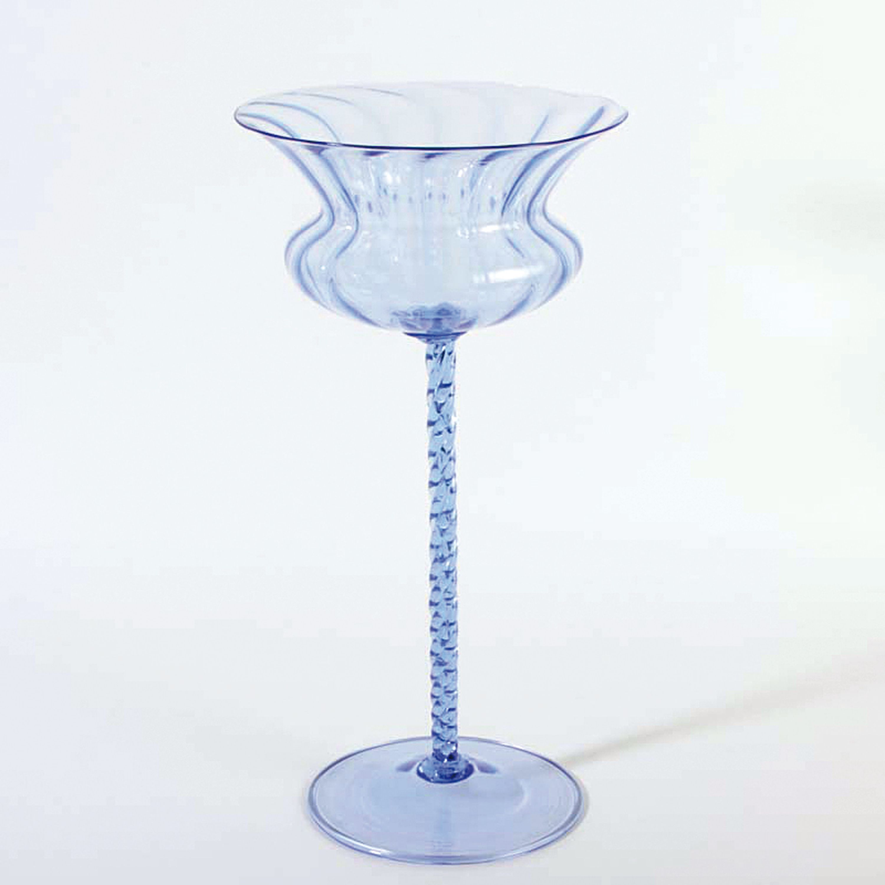 Hohe Fußschale/Vase, Pauly & Co. Murano, blaues Glas, langer gedrehter Stiel, balusterförmige Kuppa nach außen ausgestellt, mundgeblasen, H. 38 ...