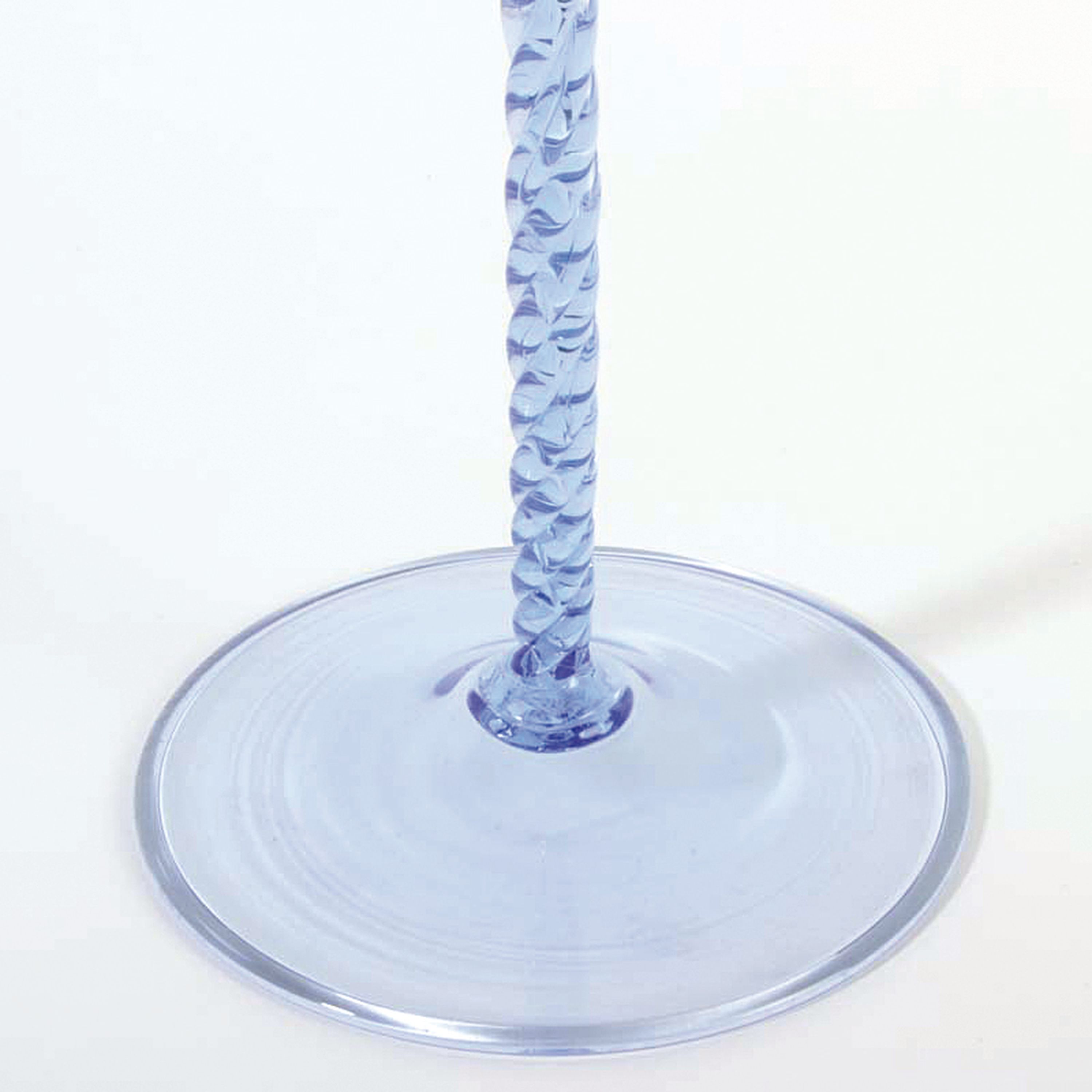 Detail b: Hohe Fußschale/Vase, Pauly & Co. Murano, blaues Glas, langer gedrehter Stiel, balusterförmige Kuppa nach außen ausgestellt, mundgeblasen, H. 38 ...