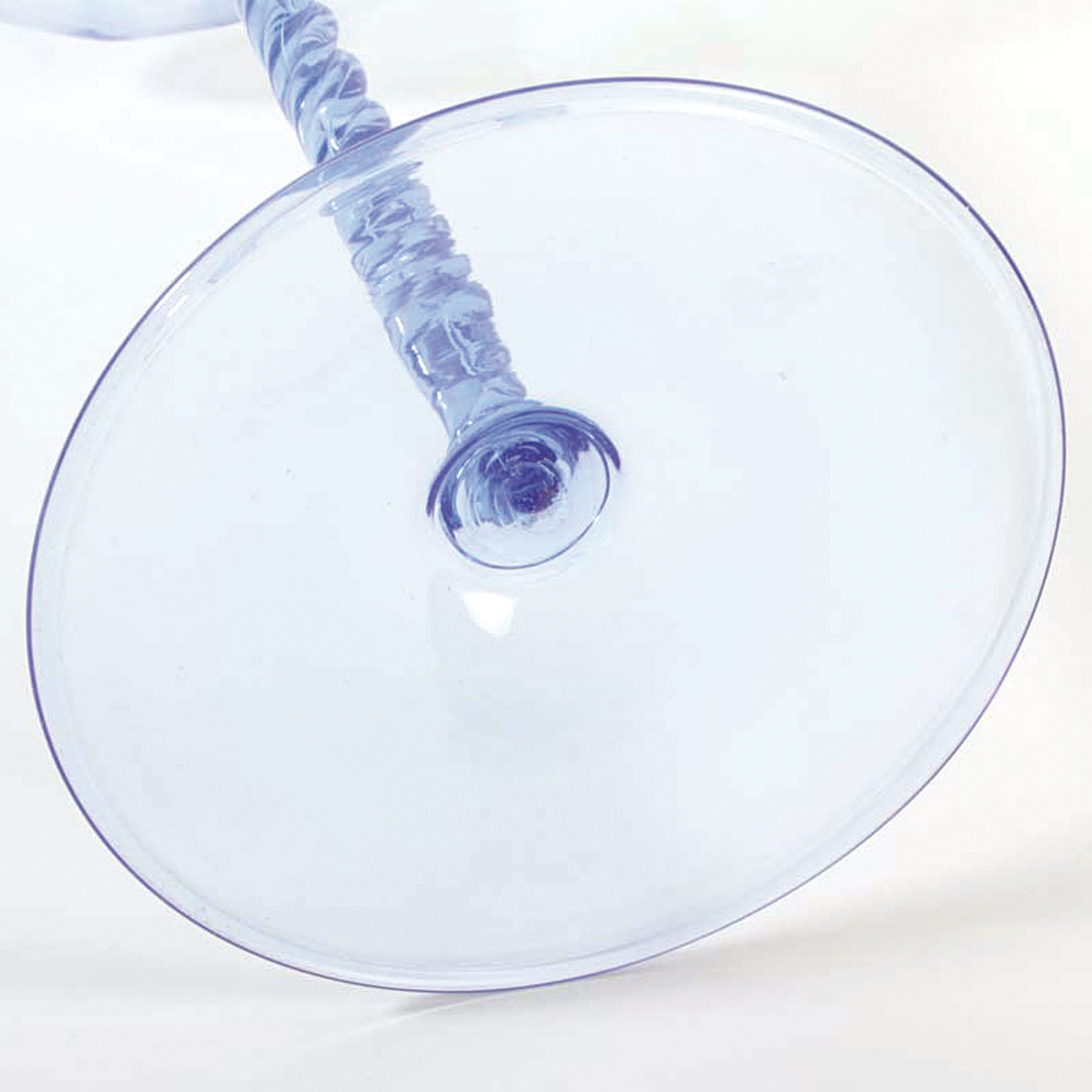 Detail c: Hohe Fußschale/Vase, Pauly & Co. Murano, blaues Glas, langer gedrehter Stiel, balusterförmige Kuppa nach außen ausgestellt, mundgeblasen, H. 38 ...