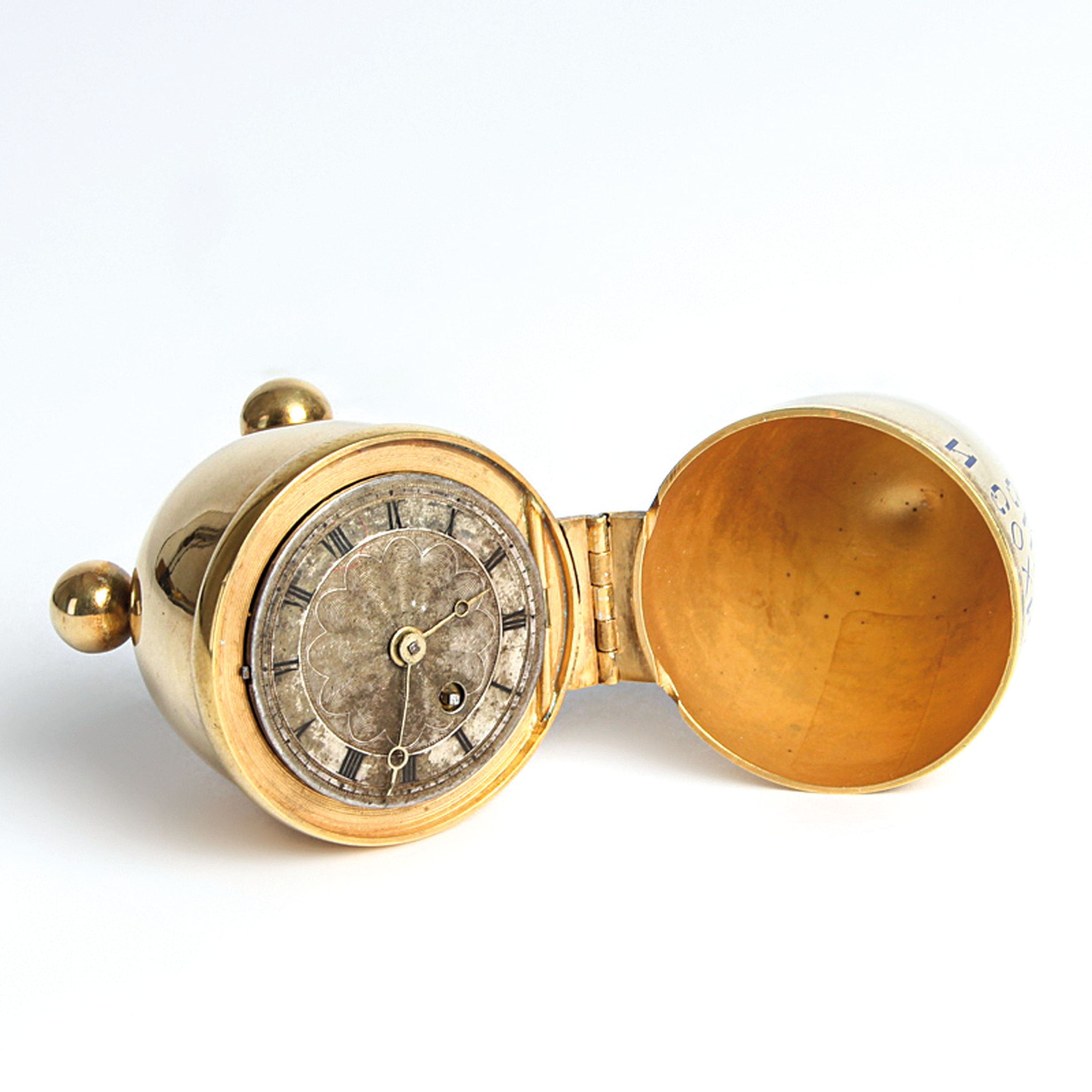 Detail f: Russische Uhr in Eiform, mit altem Spindeluhrwerk um 1820, Gehäuse Mitte/Ende 20. Jh., Silber vergoldet, Boden gepunzt, Kugelfüße, versilbertes ...