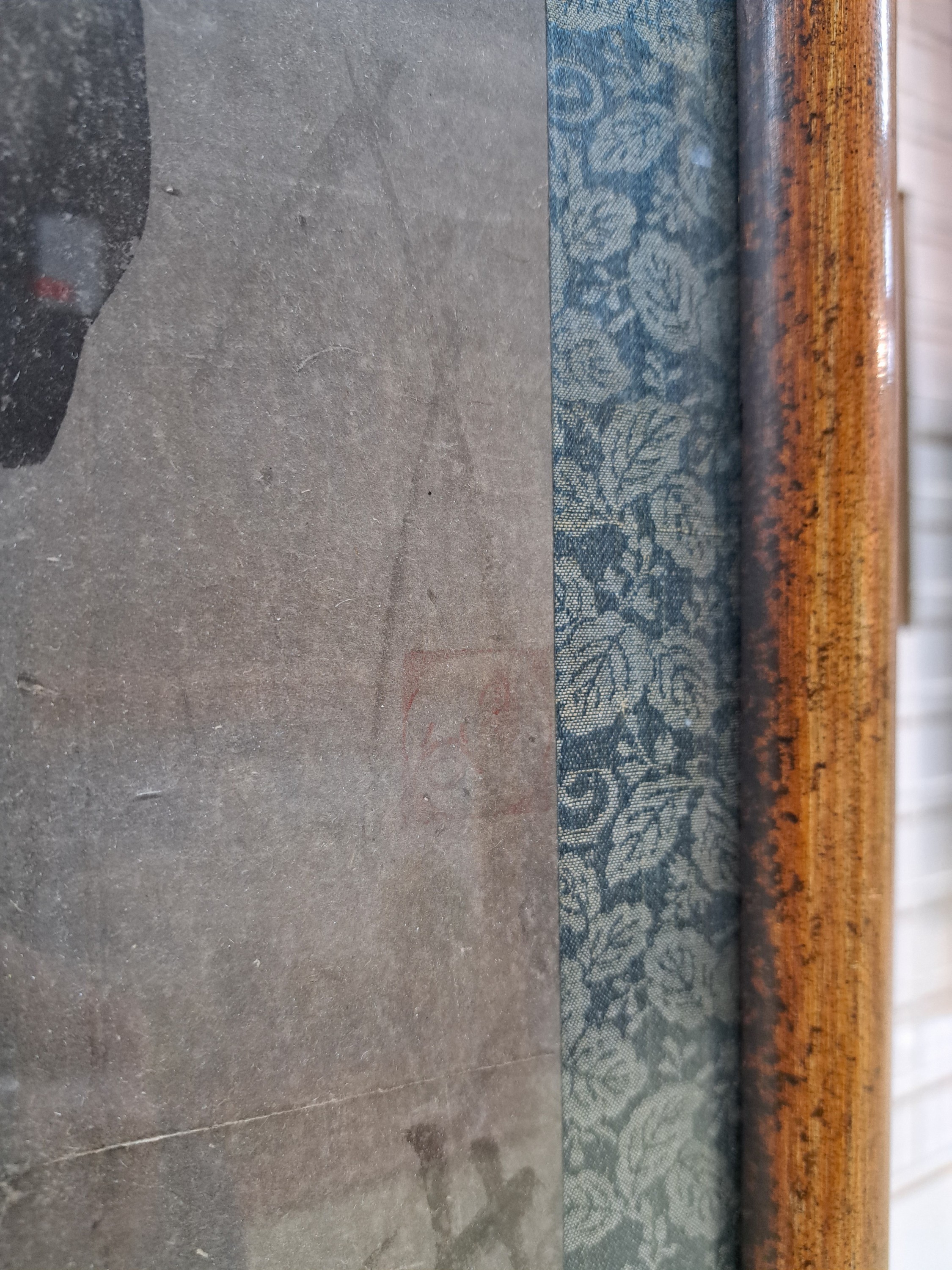 Detail p: Rollbild, China, frühes 19. Jh., Tuschpinselzeichnung auf grauem Papier, Darstellung eines Krabbenfischers, ca. 107x37cm, Brokateinfassung, u.Gl., ...