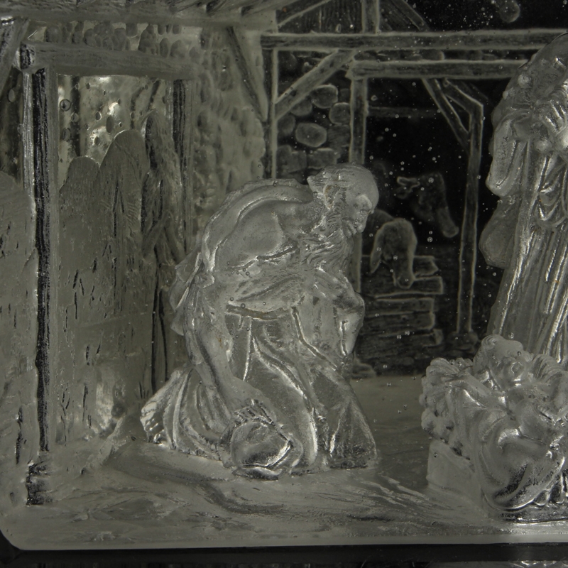 Detail c: Glaskunst-Objekt, Kristian Klepsch, Mizzi Glashütte, Uttendorf, Weihnachtskrippe, farbloses Glas, geschliffen und geätzt, mehrdimensionaler Dekor, ...