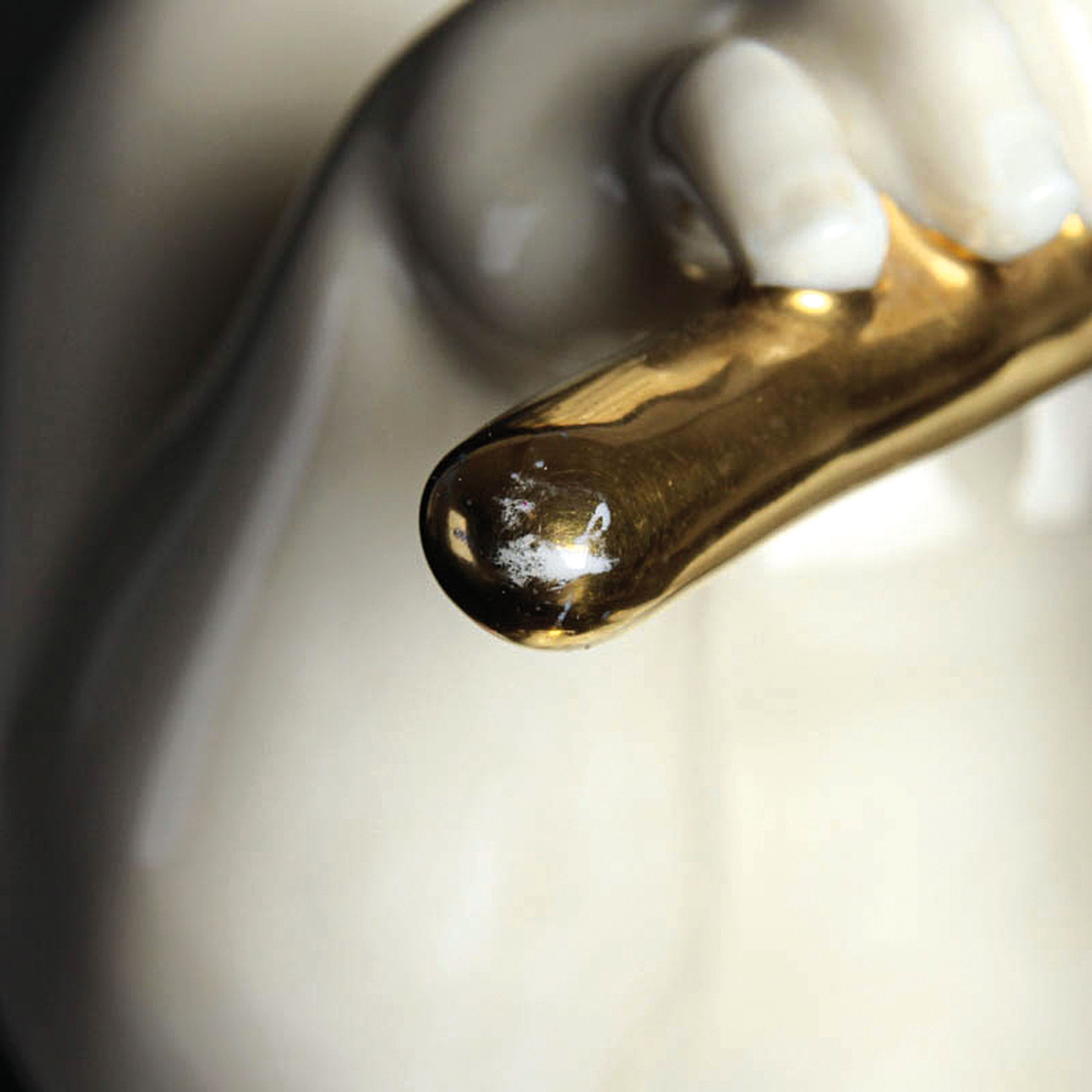 Detail i: Porzellanfigur "Orpheus", Hutschenreuther, Kunstabteilung Selb, Entw. Ludwig Vierthaler 1924, Porzellan, farbig und goldstaffiert, Art ...