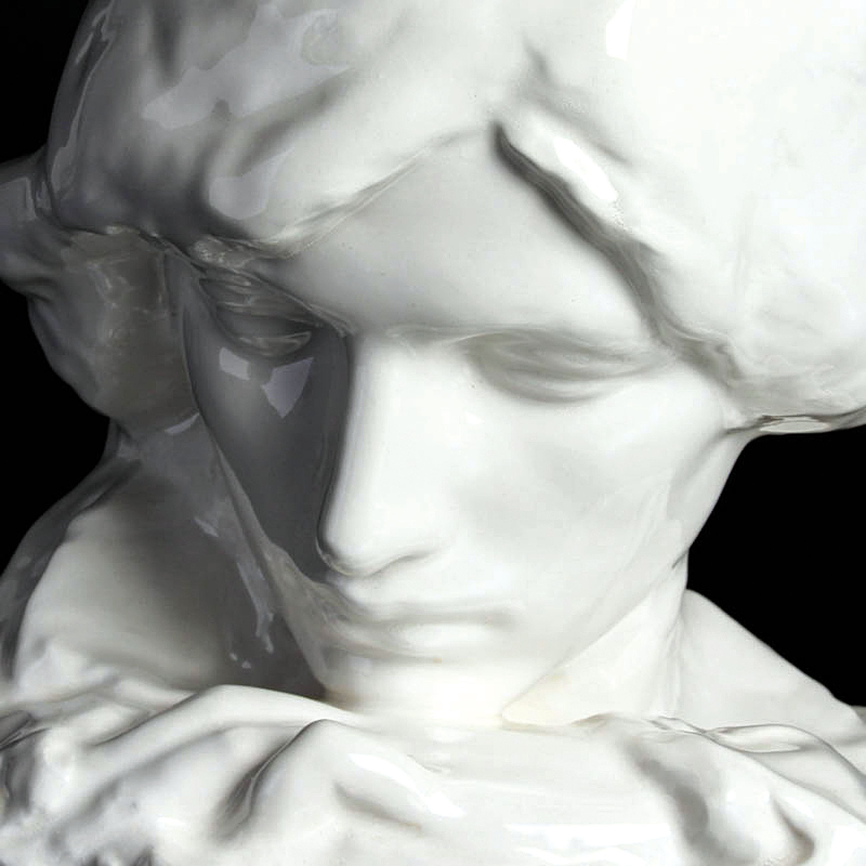 Detail b: Frauenbüste, Entw. Ladislav Jan Kofranek (1880-1954), Tschechoslowakei, 1.Hälfte 20.Jh., Weißporzellan, am Boden signiert, H. 27 cm
