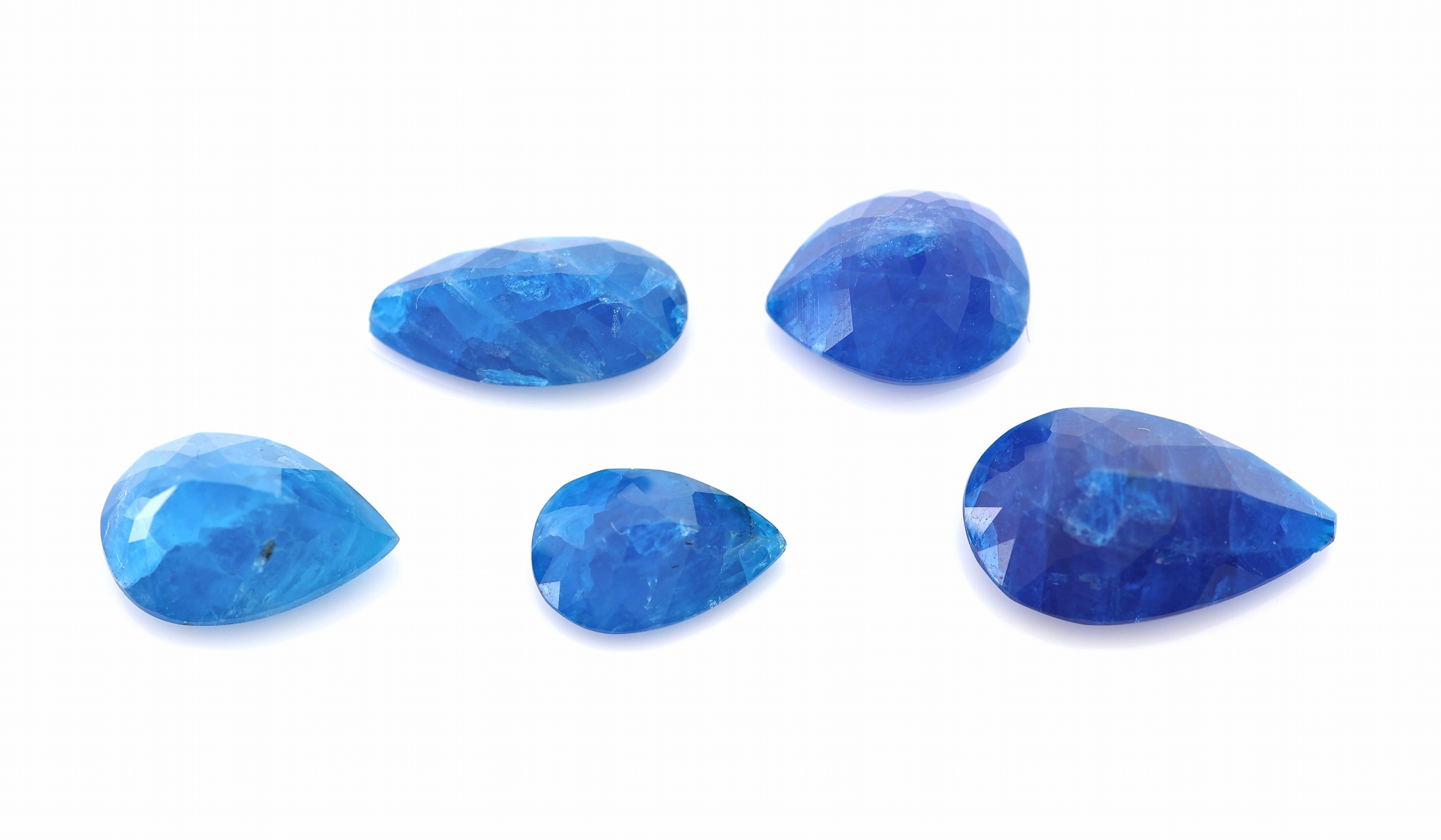 Detail a: Lot 5 lose Hauyne, zus. ca. 6.08 ct, facett. Tropfen in versch. Größen und Farbnuancen