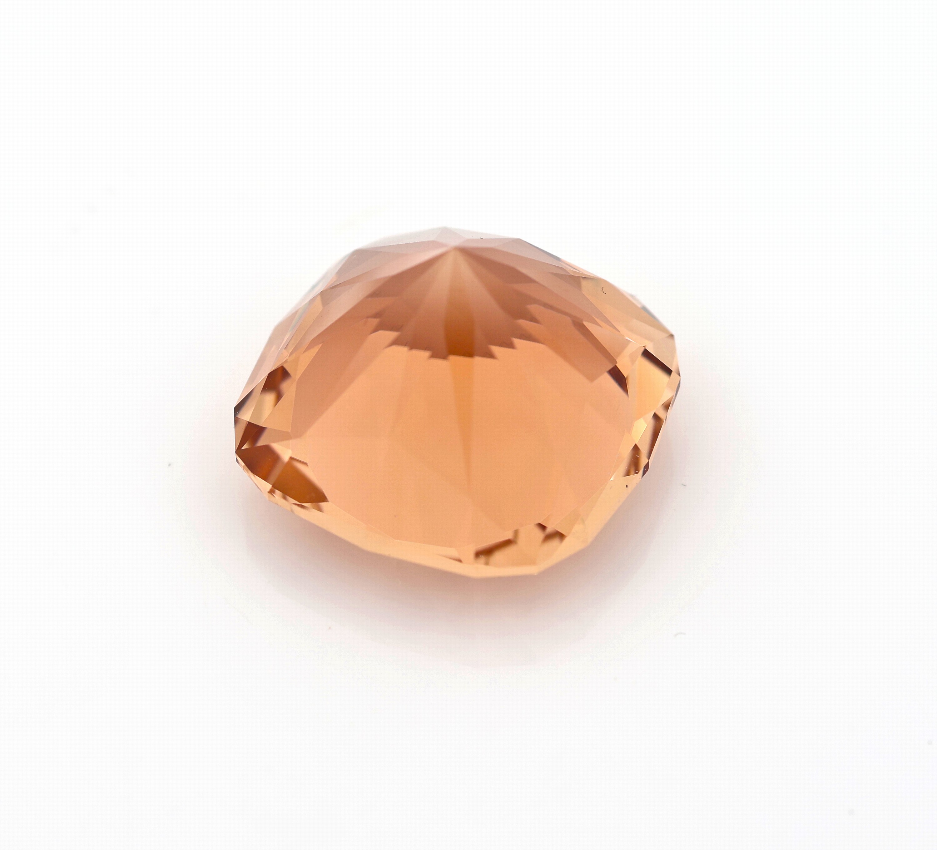 Detail b: Loser Imperial Topas, ca. 49.93 ct, Cushion Cut