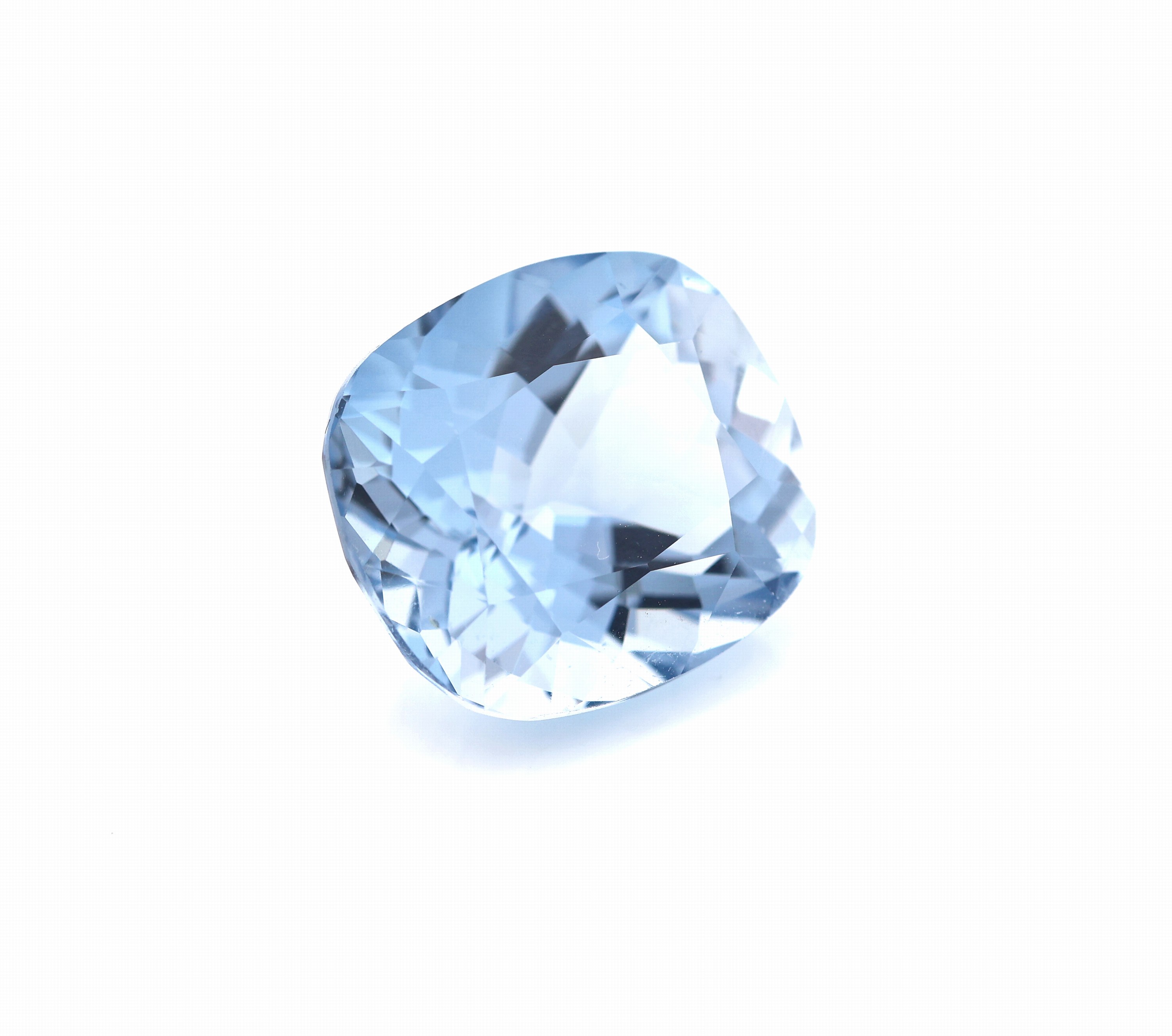 Detail a: Loser Aquamarin, ca. 11.01 ct, Cushion Cut Farbe Santa Maria Blau, AIG-Expertise anbei