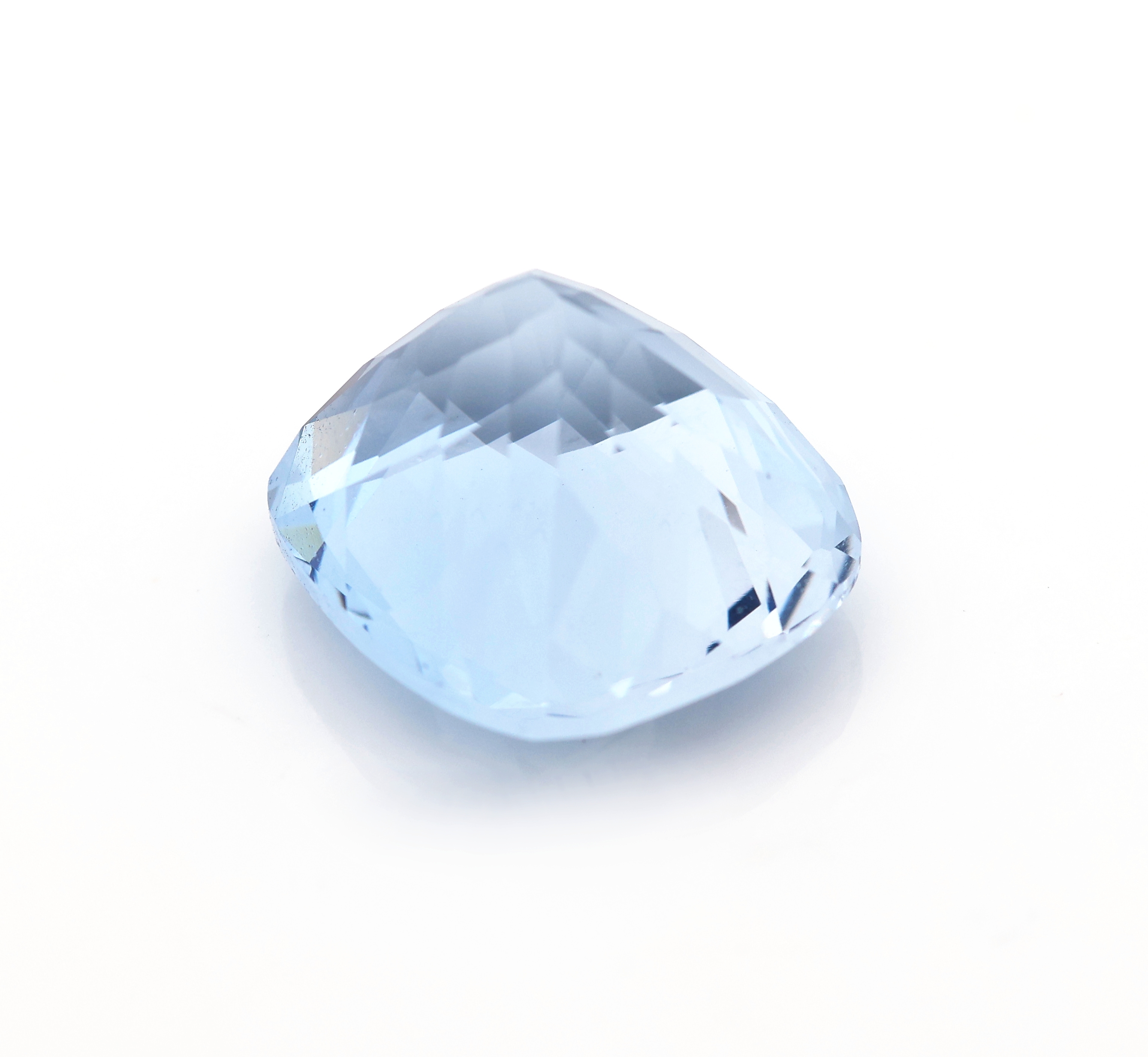 Detail b: Loser Aquamarin, ca. 11.01 ct, Cushion Cut Farbe Santa Maria Blau, AIG-Expertise anbei