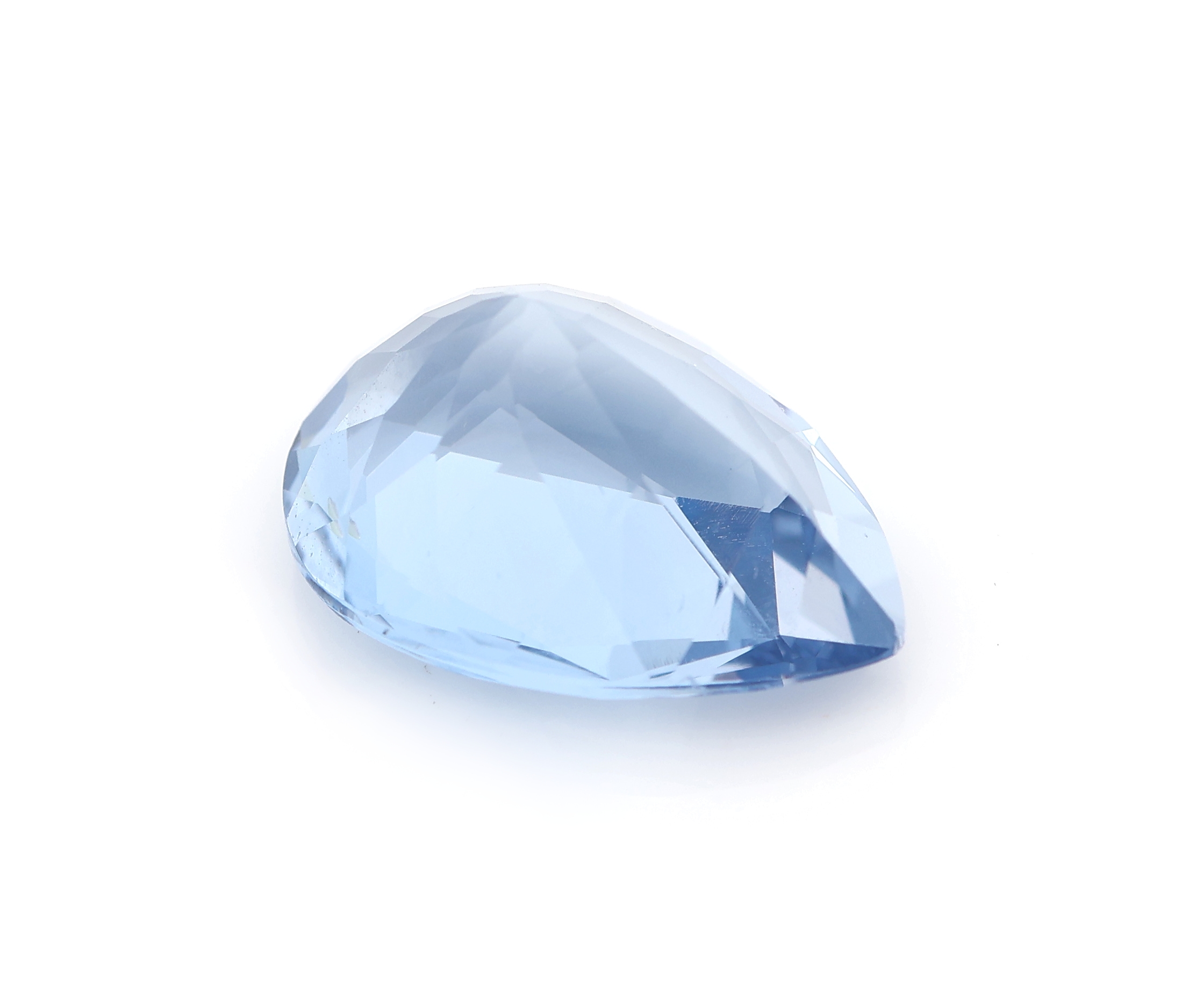 Detail b: Loser Aquamarin, ca. 10.24 ct, facett. Tropfen