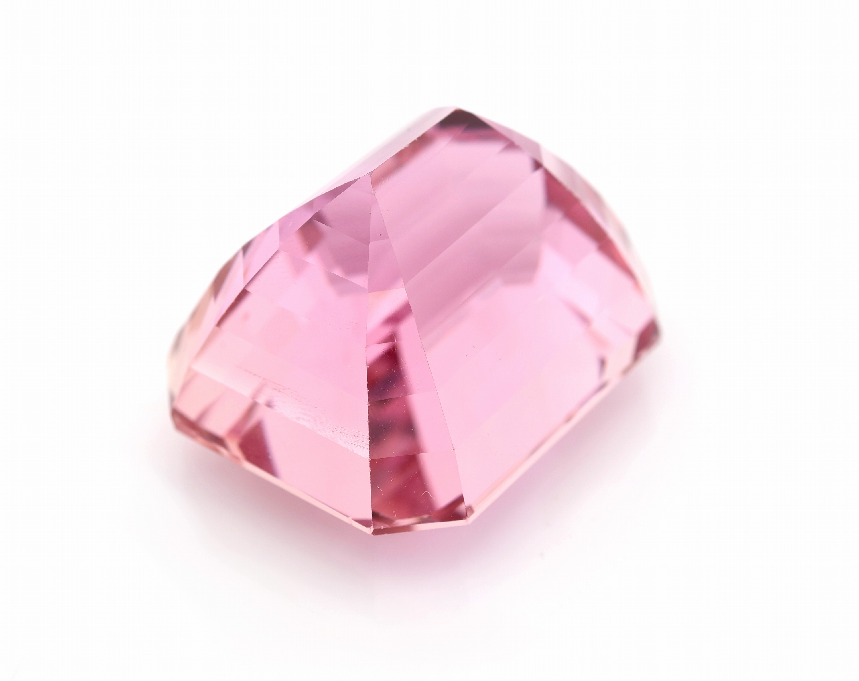 Detail a: Loser Kunzit, ca. 145.12 ct, Emerald-Cut IGS-Expertise anbei, beh.