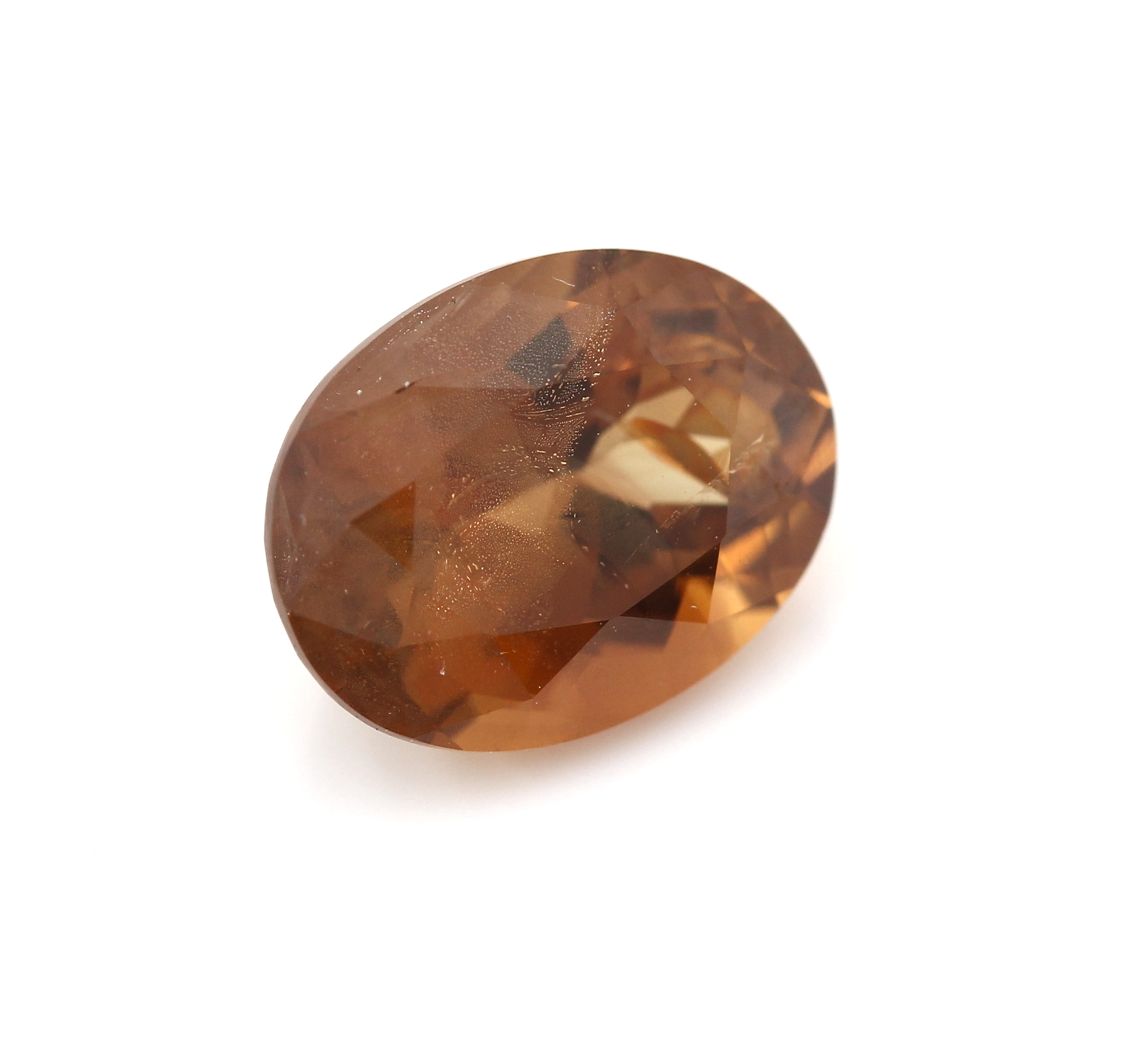 Detail a: Loser Alexandrit, ca. 2.57 ct, ovalfacett., yellow-orange to orangy brown, mit GemologicalConsultancy Expertise