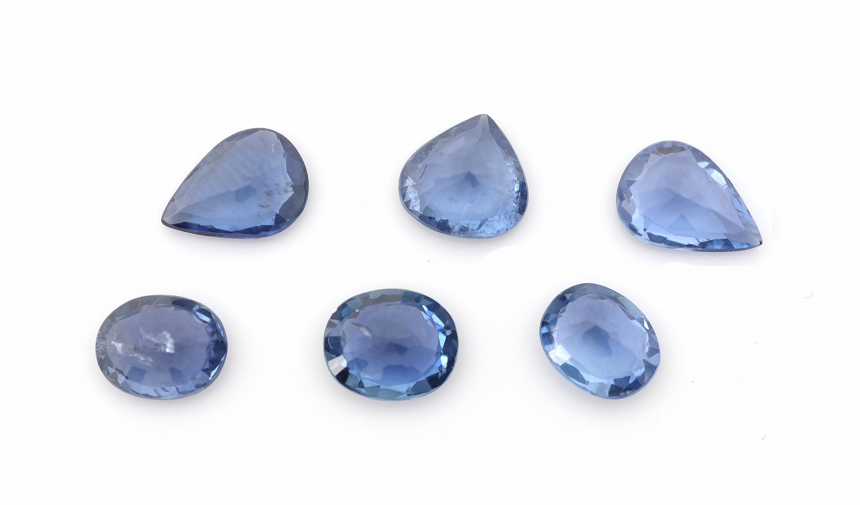 Detail a: Lot 6 lose Saphire, zus. ca. 3.83 ct, facett. Tropfen und ovalfacett. in versch. Größen, unbeh.