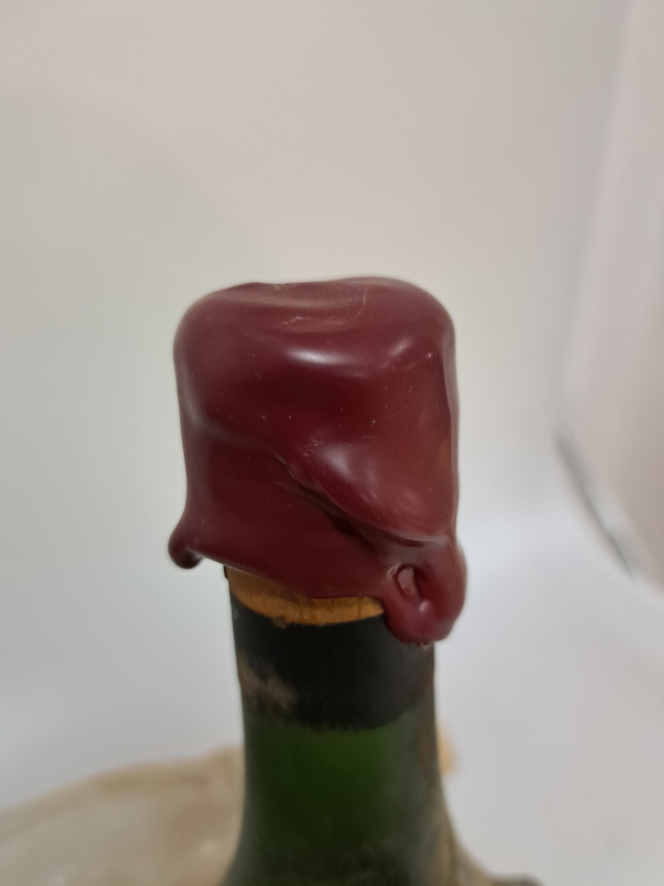Detail b: 1 Flasche 1893 Delamain Vintage Grande Cognac , Grande Fine Champagne, low shoulder, Etikett gelöst, aus Mannheimer Gastronomiebesitz, erworben in ...