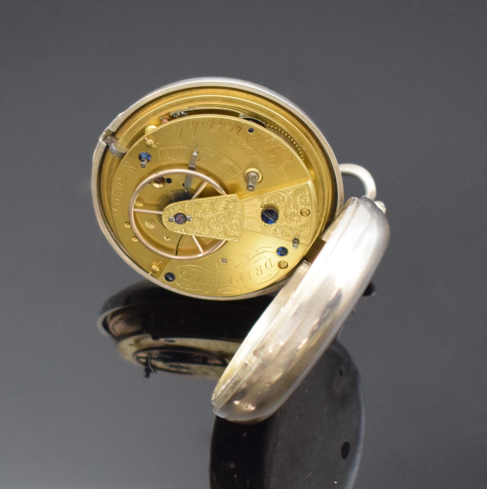 Detail e: Konvolut: 4 offene Taschenuhren, 2 x Silber-Spindeltaschenuhren mit Übergehäuse, beide Antrieb über Kette und Schnecke, verg. Werke m. filigr. ...