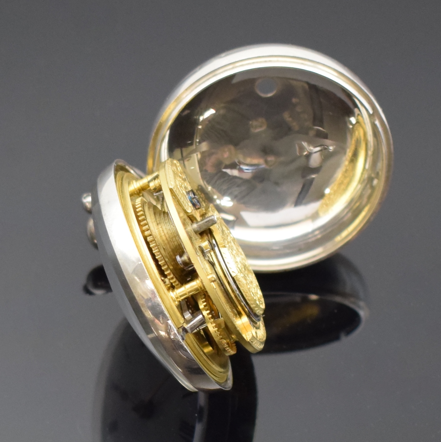Detail g: Konvolut: 4 offene Taschenuhren, 2 x Silber-Spindeltaschenuhren mit Übergehäuse, beide Antrieb über Kette und Schnecke, verg. Werke m. filigr. ...