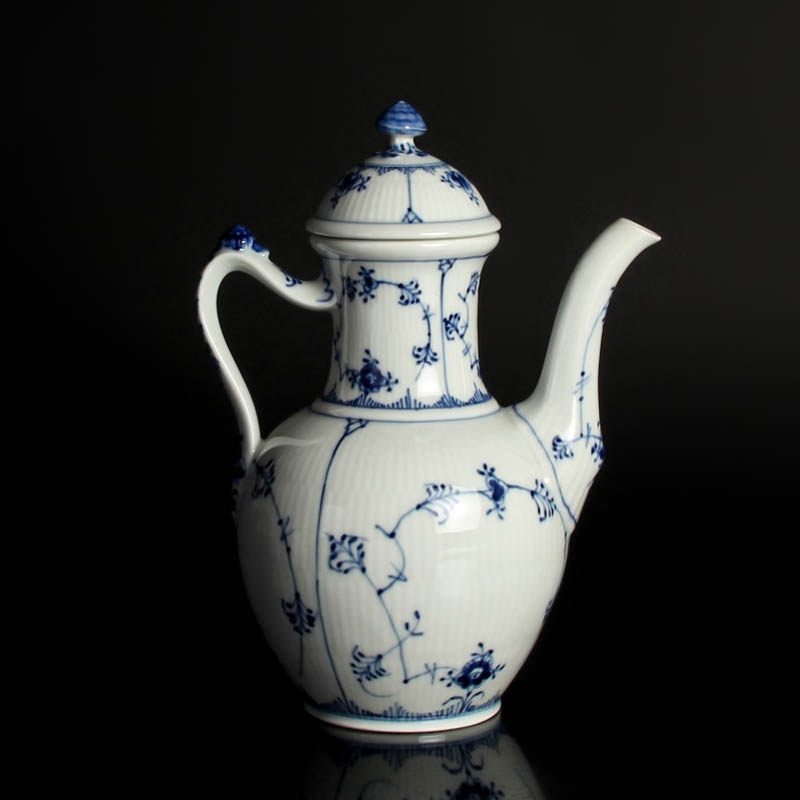 Detail a: Kaffeeset, Royal Copenhagen, 2.Hälfte 20.Jh., Musselmalet, Porzellan, unterglasurblauer Dekor, 6 Kaffeetassen mit UT, Kaffeekanne, Alterssp.