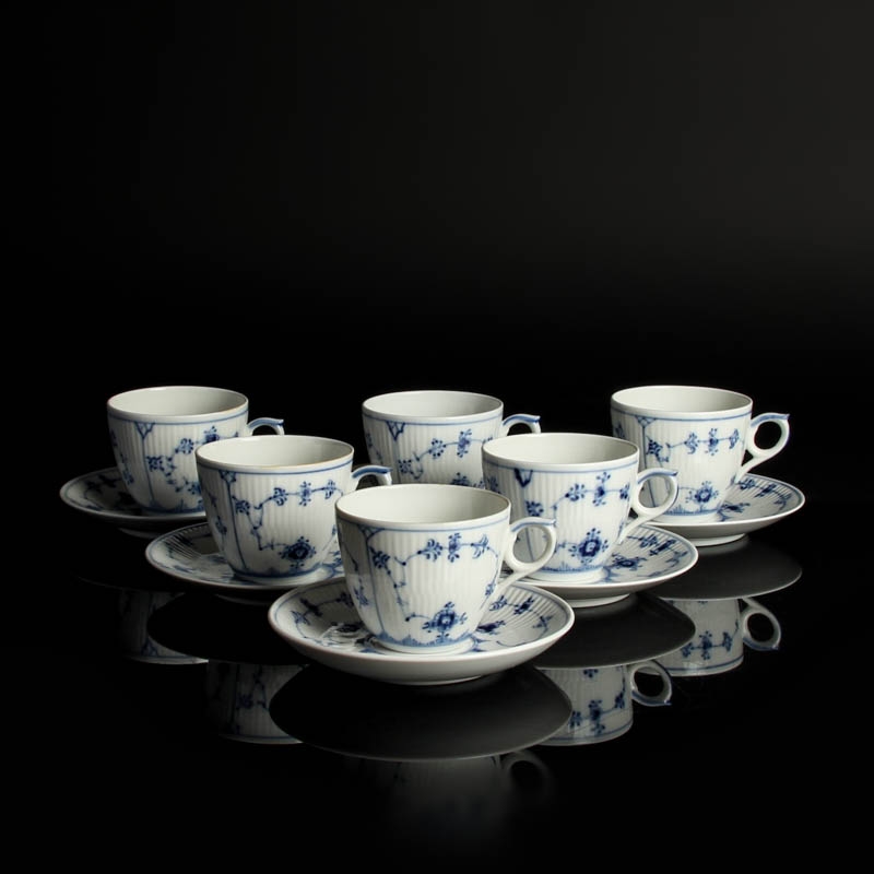Detail c: Kaffeeset, Royal Copenhagen, 2.Hälfte 20.Jh., Musselmalet, Porzellan, unterglasurblauer Dekor, 6 Kaffeetassen mit UT, Kaffeekanne, Alterssp.