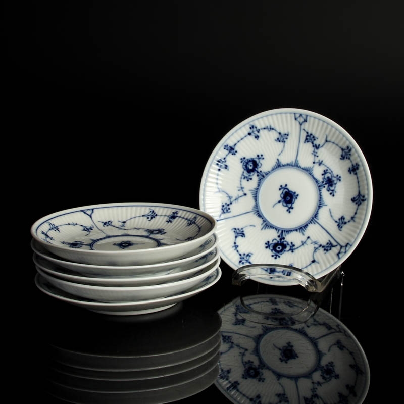 Detail e: Kaffeeset, Royal Copenhagen, 2.Hälfte 20.Jh., Musselmalet, Porzellan, unterglasurblauer Dekor, 6 Kaffeetassen mit UT, Kaffeekanne, Alterssp.